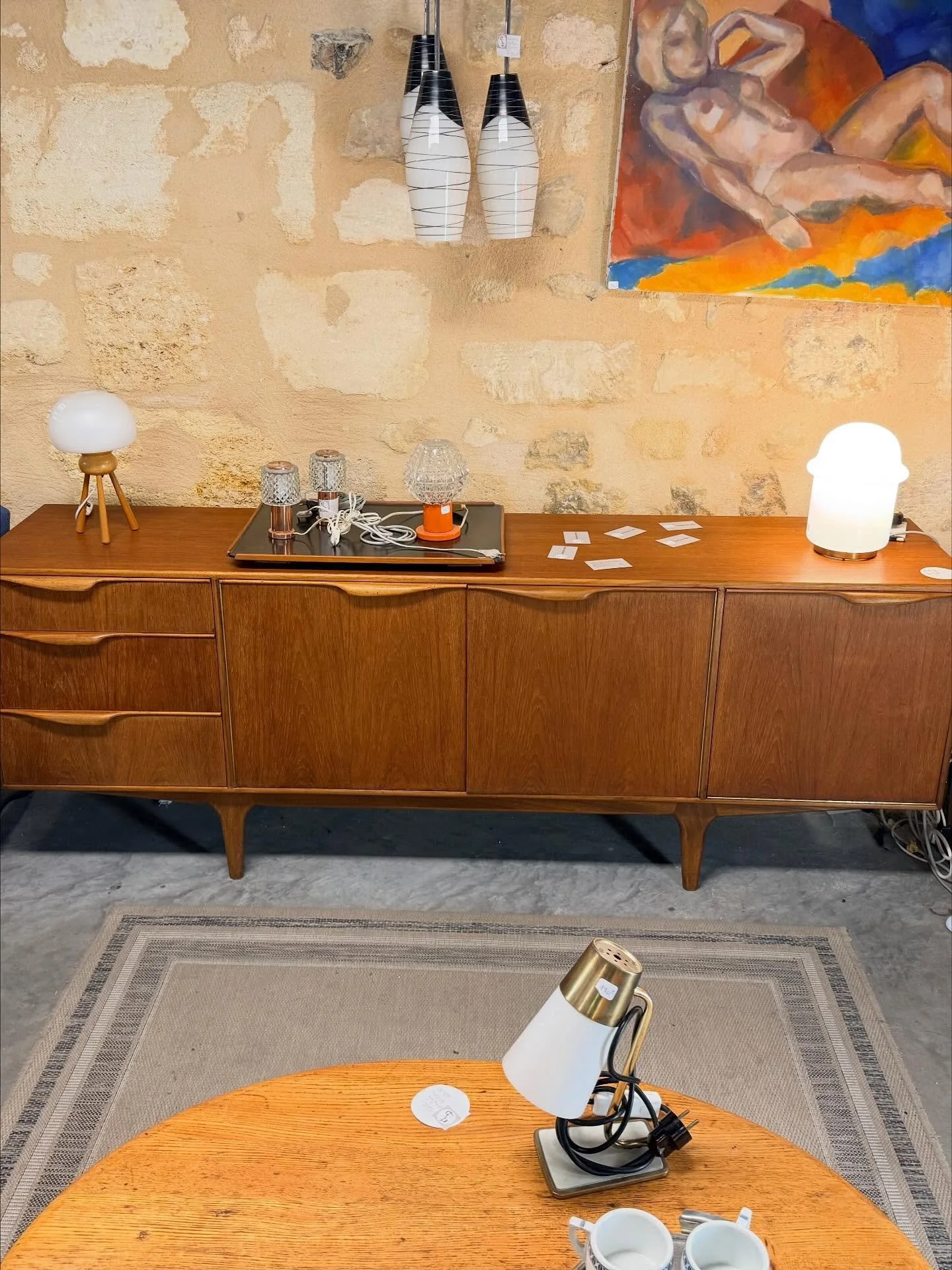 Enfilade Écossaise des années 1950 , mcintosh en teck.
Dimensions : 201 cm x 46 cm ; hauteur 75 cm .
Visible au passage St Michel, 16 place Canteloup à Bordeaux.
Informations et prix complémentaires sur : intemporadeco.c