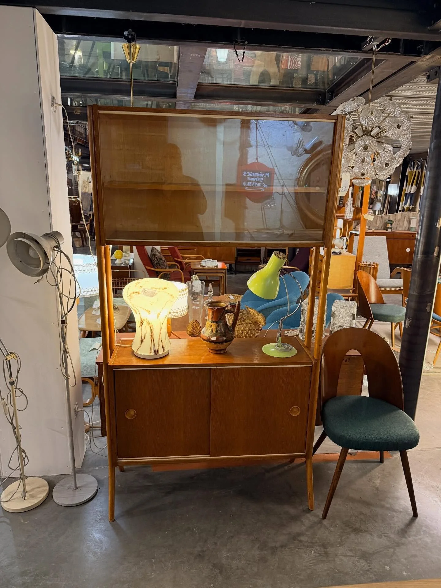 Biblioth&egrave;que de Republique tch&egrave;que des ann&eacute;es 1960 du designer : Frantisek Jirak .
Dimensions : 100 cm x 30 cm ; hauteur 183 cm .

Visible au passage St Michel, 16 place Canteloup &agrave; Bordeaux.

Informations et prix compl&ea