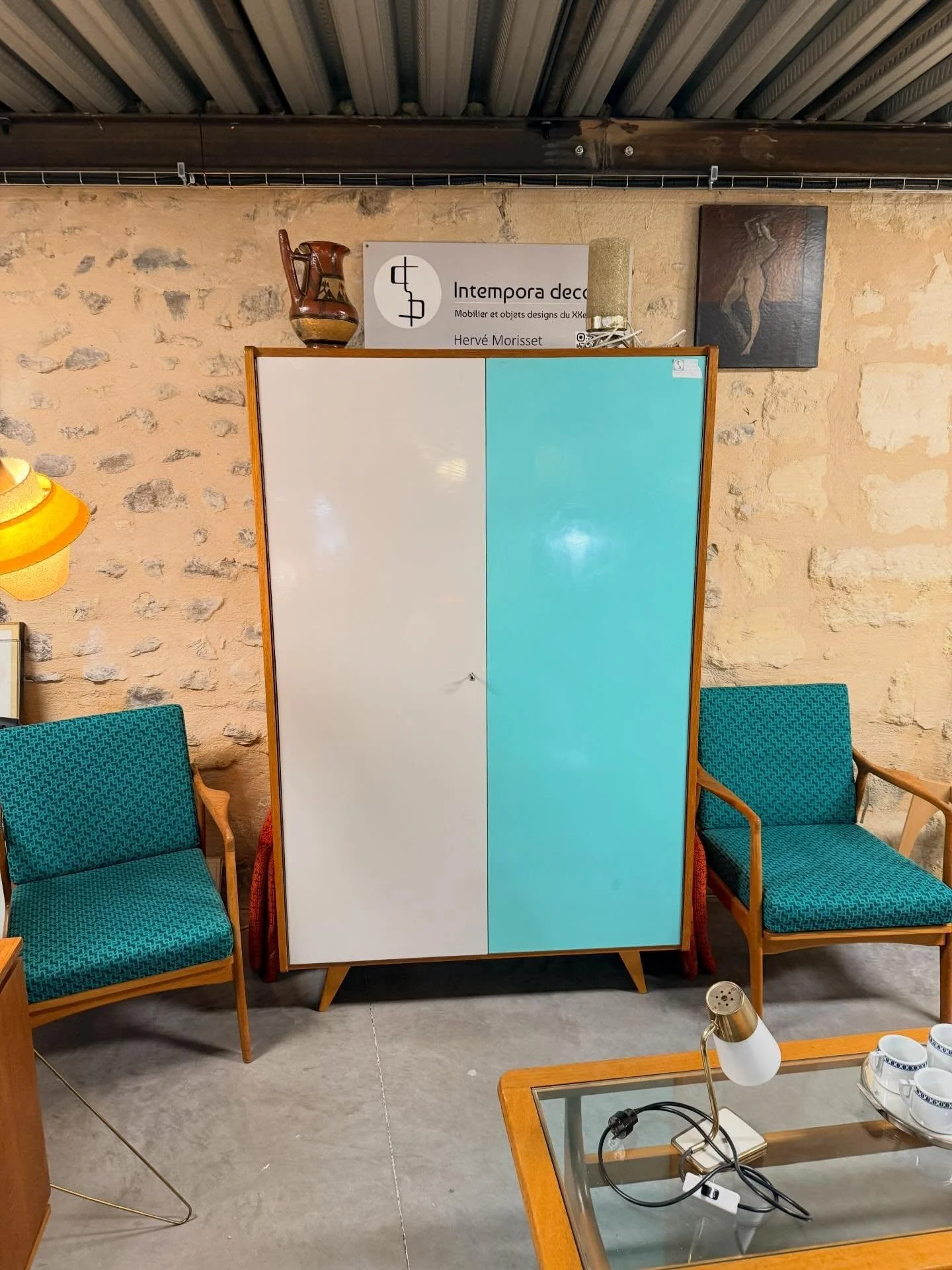 Armoire de R&eacute;publique tch&egrave;que des ann&eacute;es 1960 du designer : Jiri Jiroutek.
Dimensions : 101 cm x 59 cm ; hauteur 175 cm .

Visible au passage St Michel, 16 place Canteloup &agrave; Bordeaux.

Informations et prix compl&eacute;men