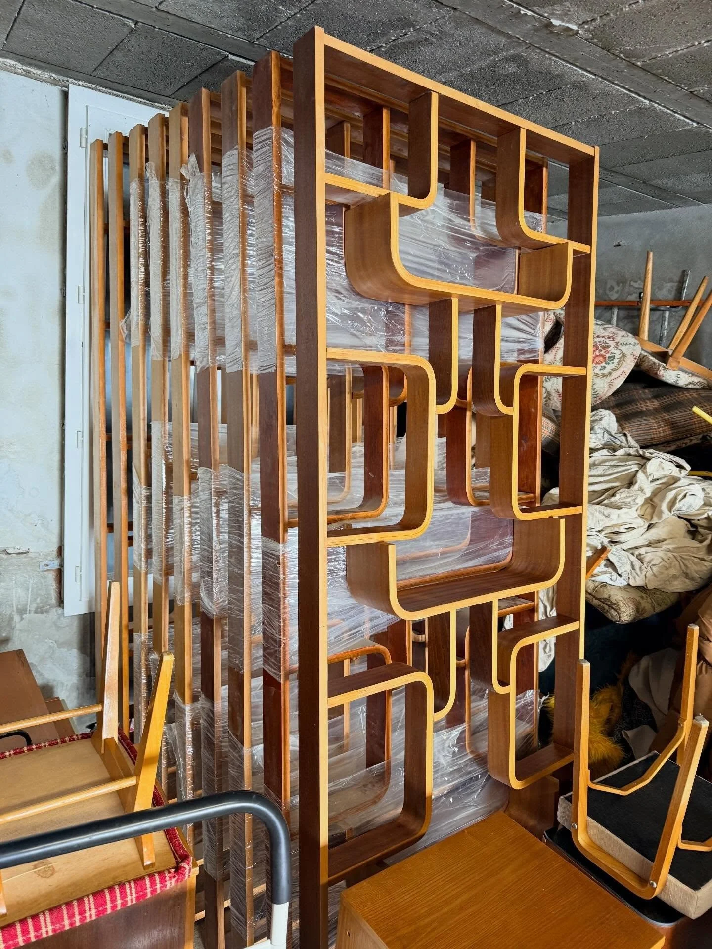 Nouvel arrivage de claustras Ludvik Volak, chin&eacute;es en R&eacute;publique tch&egrave;que la semaine derni&egrave;re.

Visible au passage St Michel, 16 place Canteloup &agrave; Bordeaux.

Informations et prix compl&eacute;mentaires sur : intempor