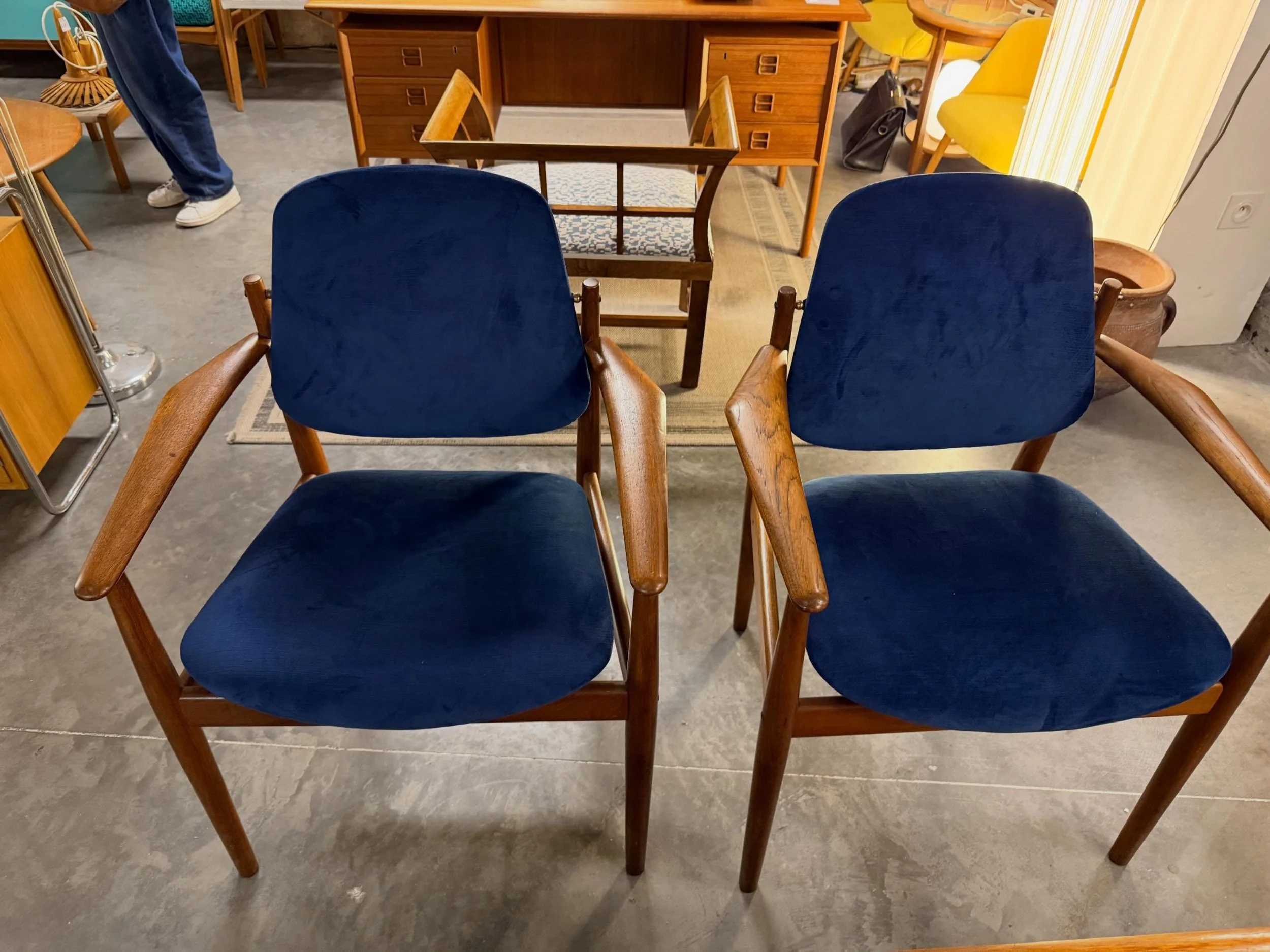 2 fauteuils Scandinave du designer : Arne Vodder des ann&eacute;es 1950 , restaur&eacute;s.

Visible au passage St Michel, 16 place Canteloup &agrave; Bordeaux.

Informations et prix compl&eacute;mentaires sur : intemporadeco.com

#decorationinterieu