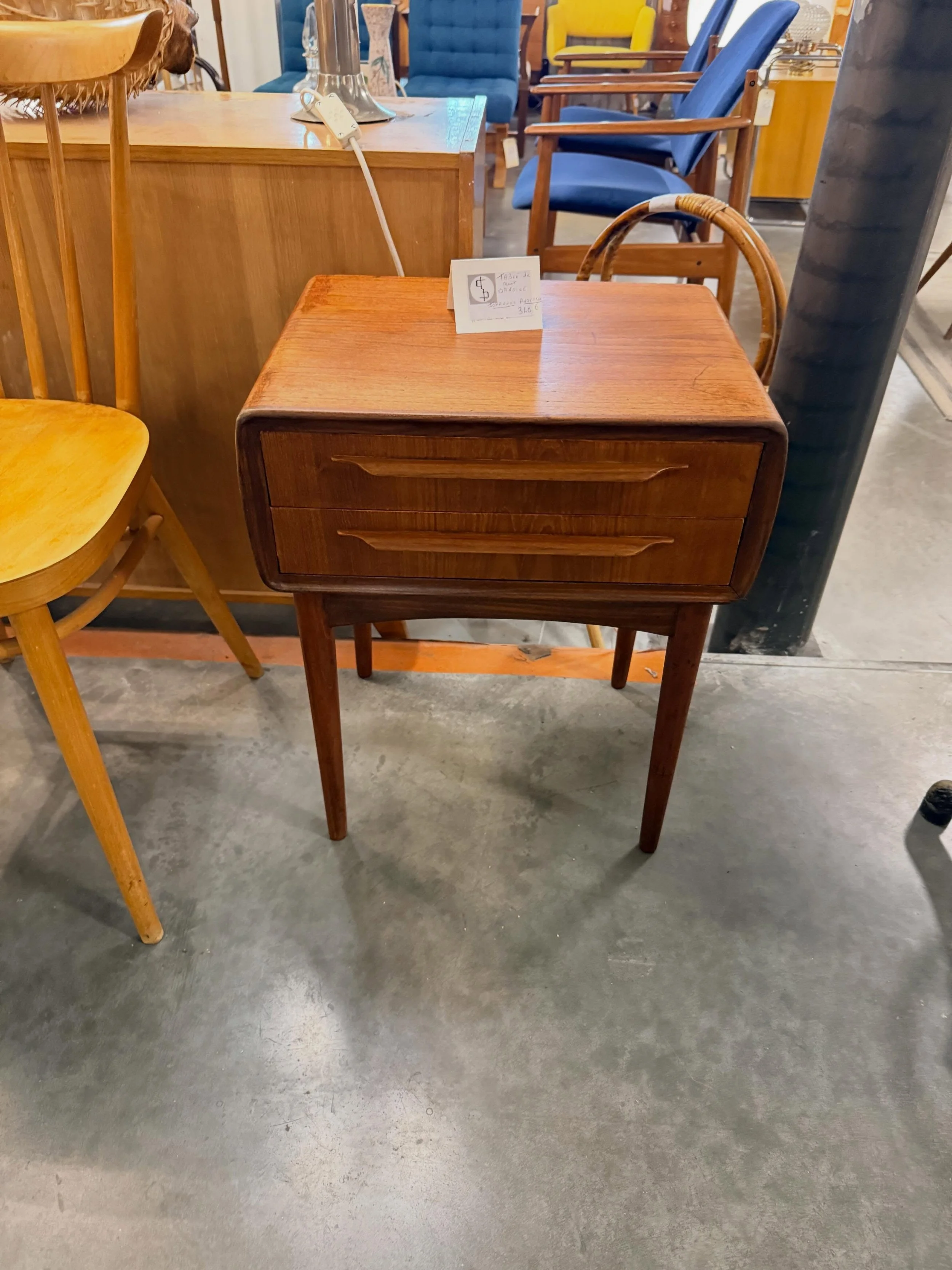 Tables de nuits scandinaves, R&eacute;publique tch&egrave;que&hellip;.
Ann&eacute;es 1950

Visible au passage St Michel, 16 place Canteloup &agrave; Bordeaux.

Informations et prix compl&eacute;mentaires sur : intemporadeco.com 

#decorationinterieur
