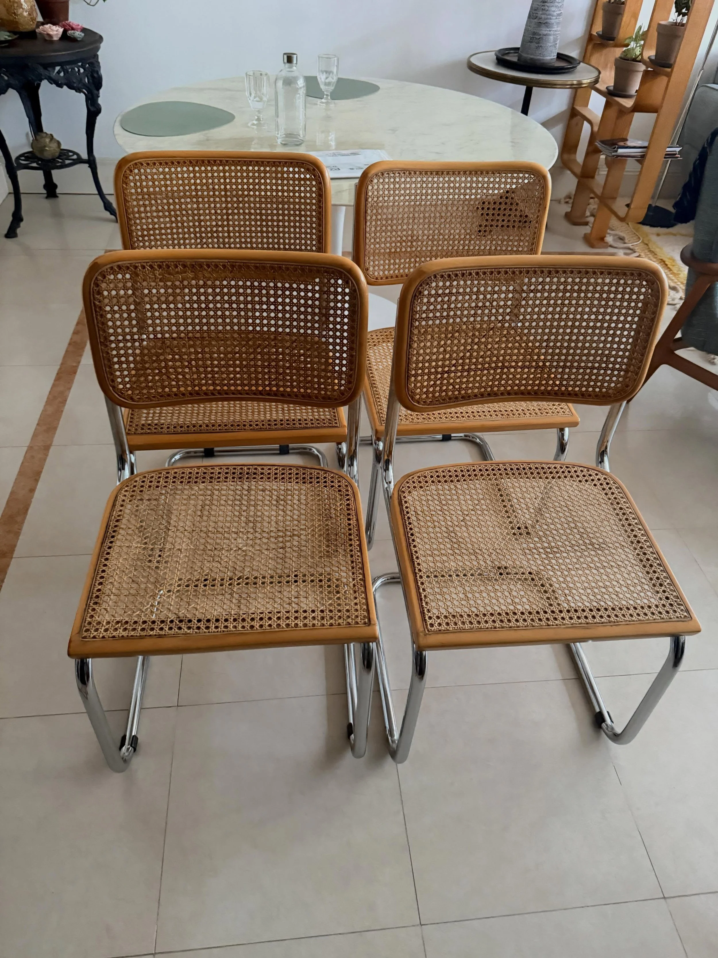 6 chaises cesca B32 Marcel Breuer. Cannage h&ecirc;tre naturel.

Visible au passage St Michel, 16 place Canteloup &agrave; Bordeaux.

Informations et prix compl&eacute;mentaires sur : intemporadeco.com 

#decorationinterieure #brocantevintage #mobili