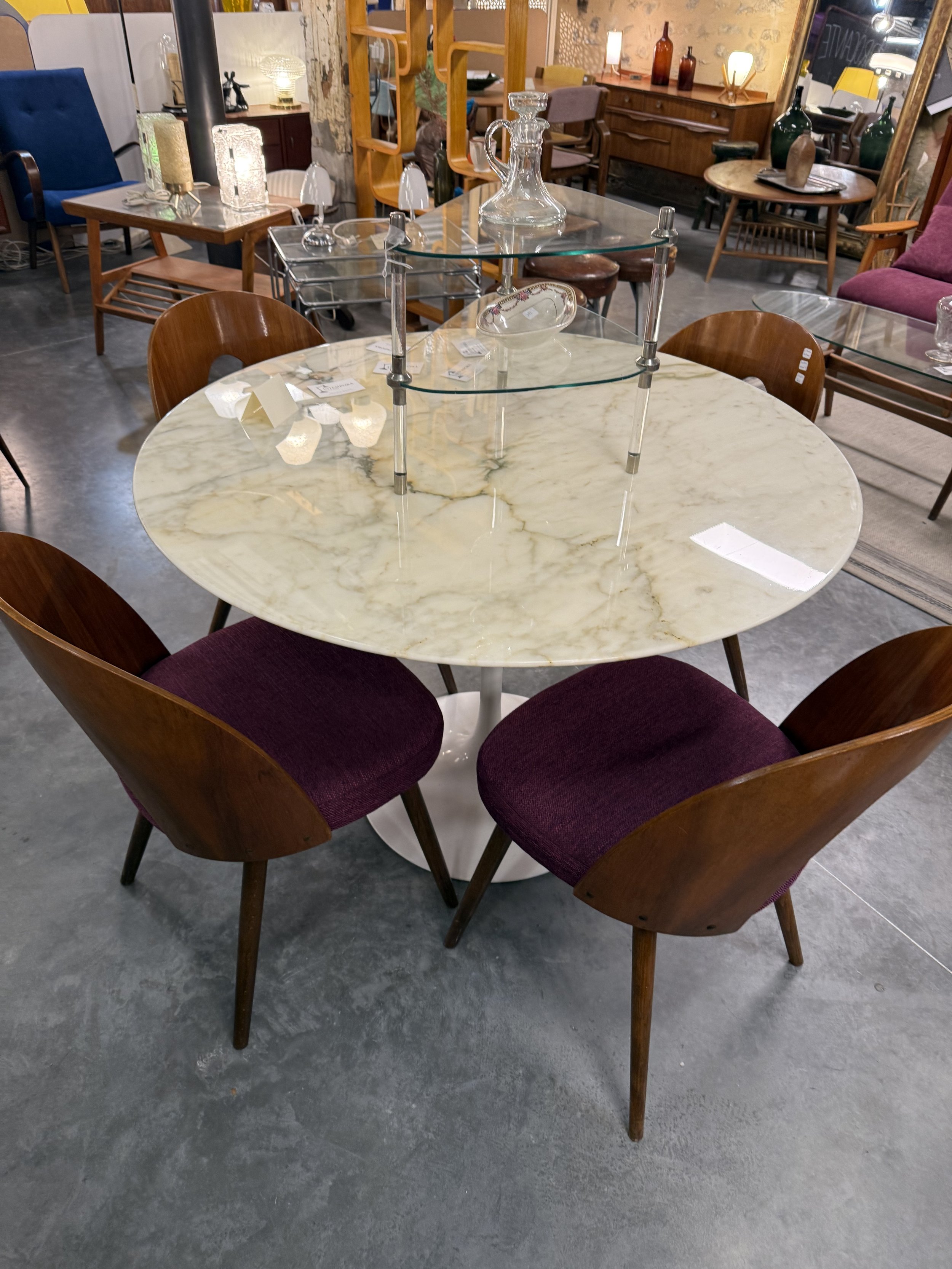 Table Knoll / vendue