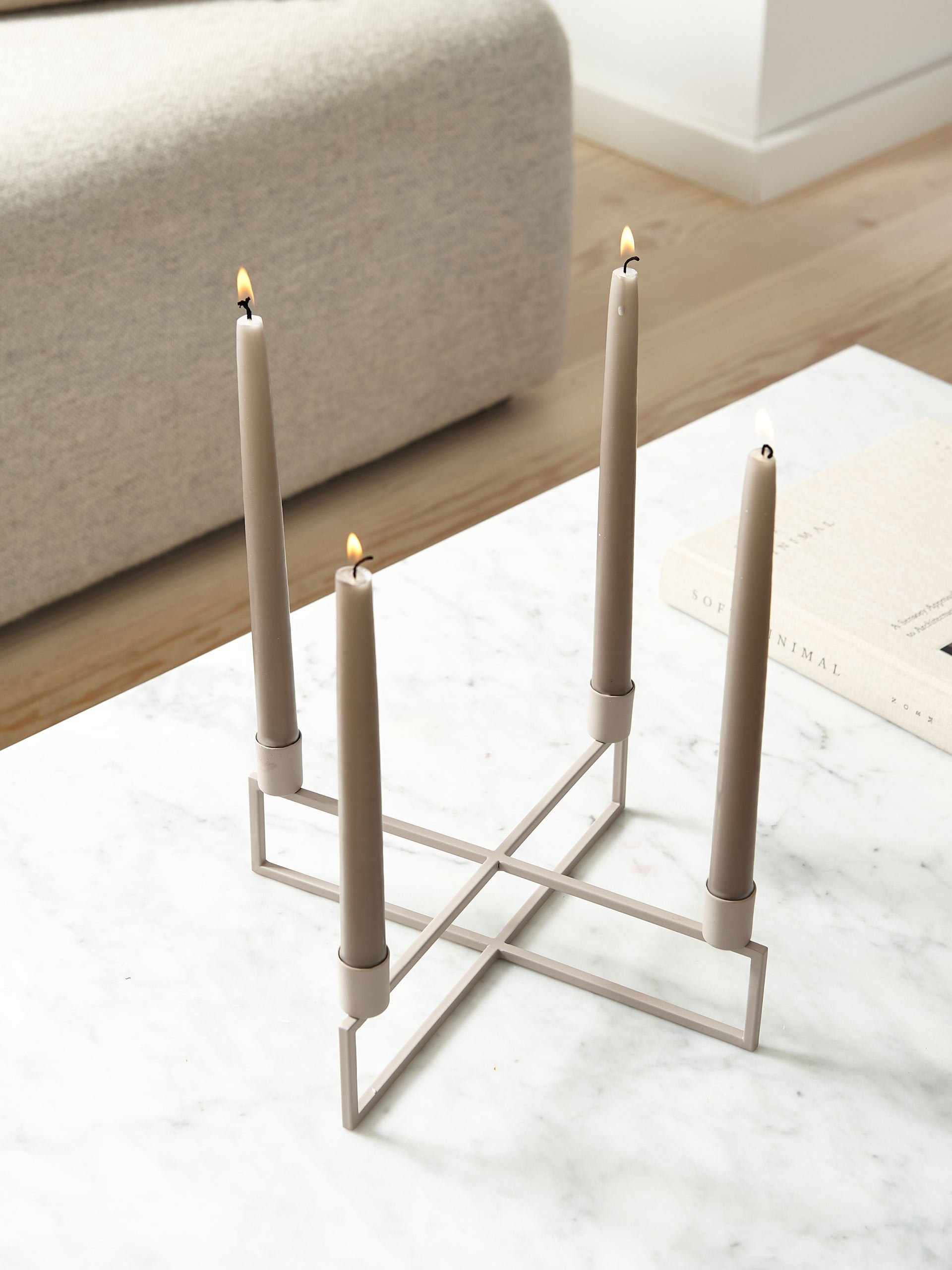 4Flames_squared_lightgrey.jpg
