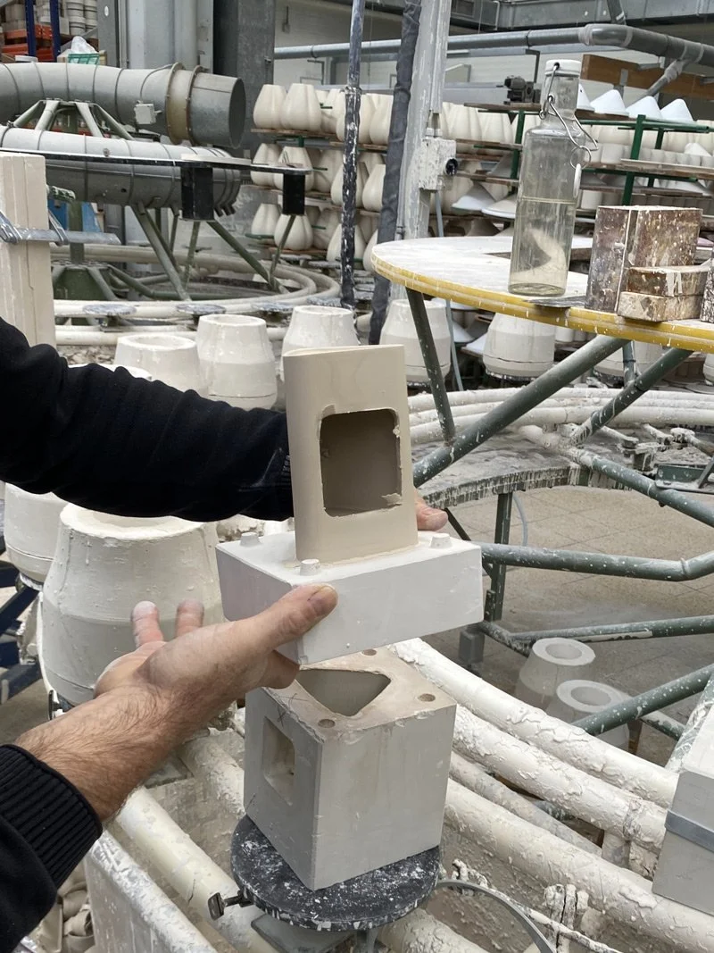 Design development of the triangular prototype Tir out of porcelain