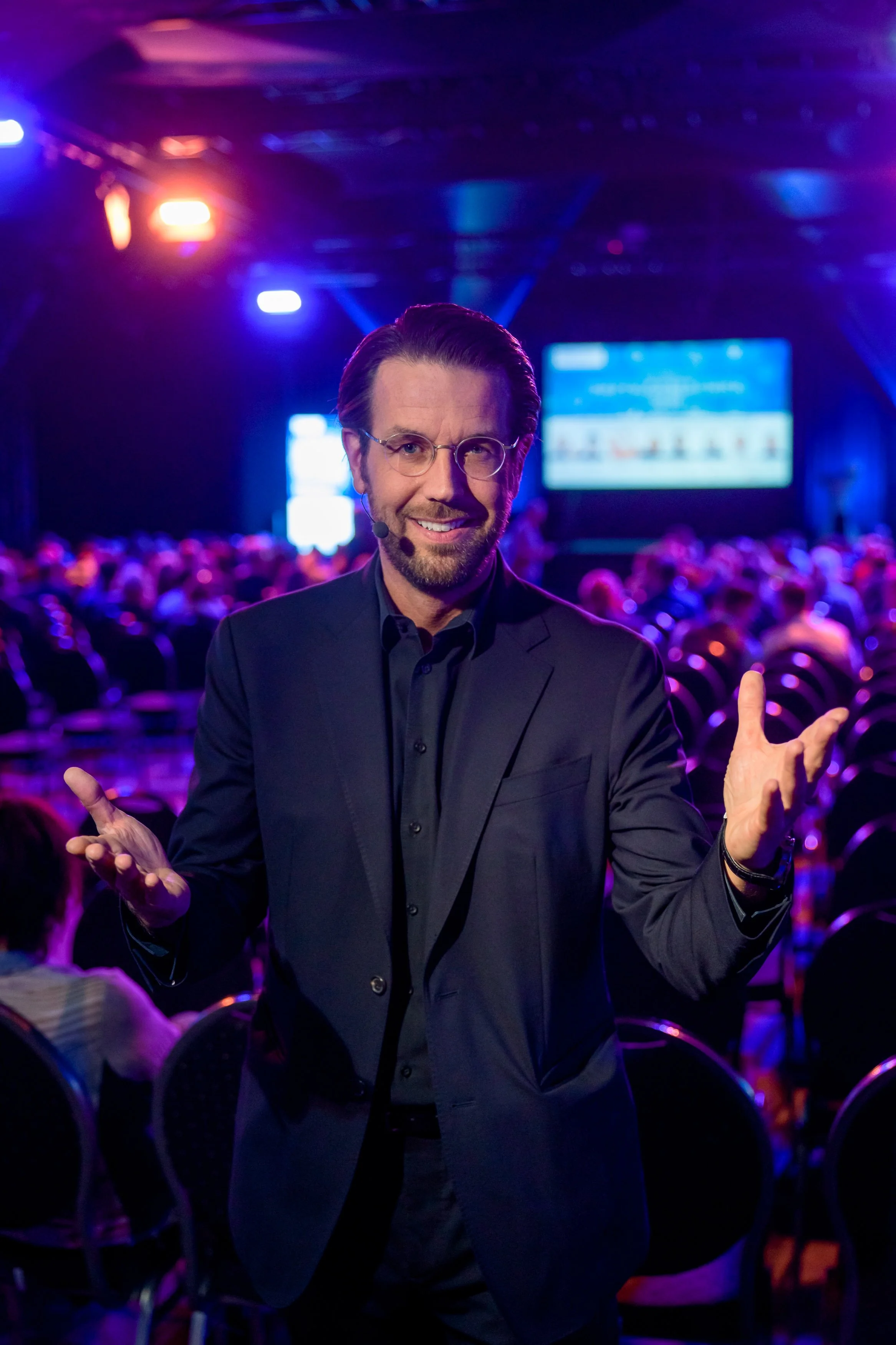 Top Redner Christian Lindemann inspiriert das Publikum zu den Themen Souveränität und Schlagfertigkeit.