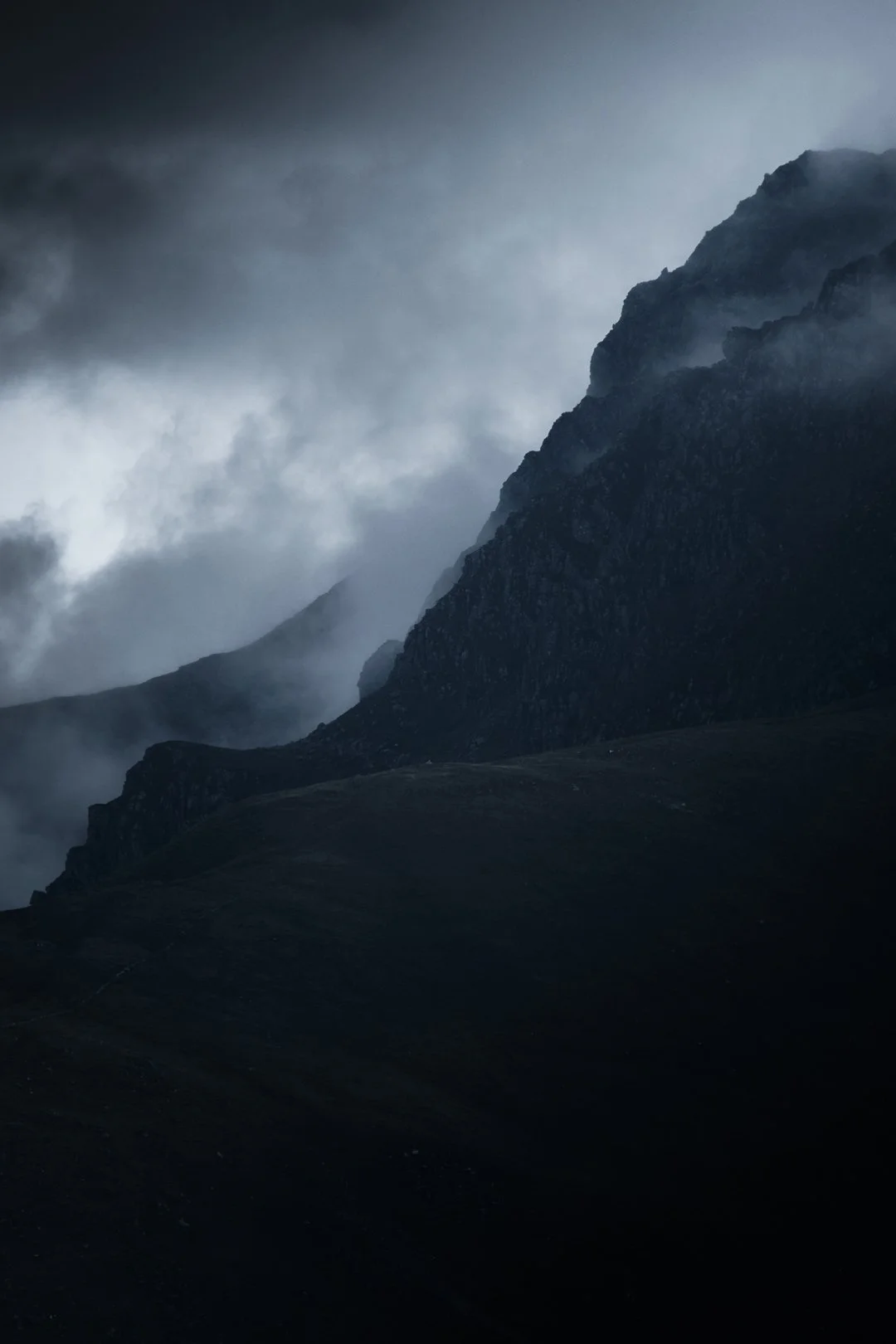 Veiled peaks - Fine art print