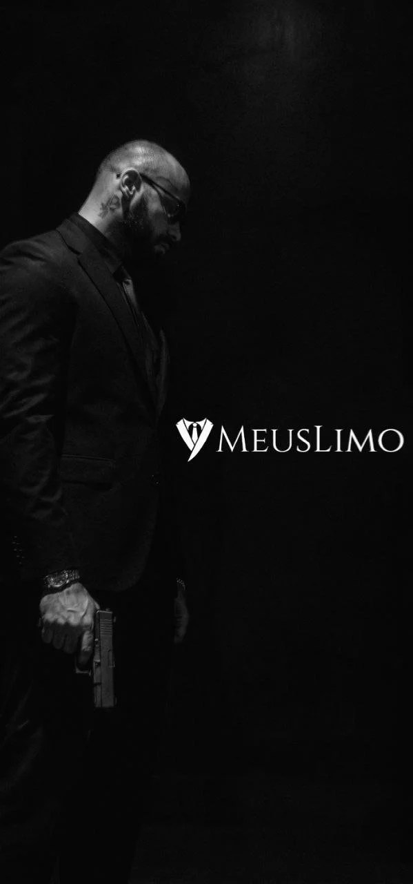 A man in a suitwith a logo reading 'Meuslimo' next to him on a black background.
He's the CEO of MeusLimo.