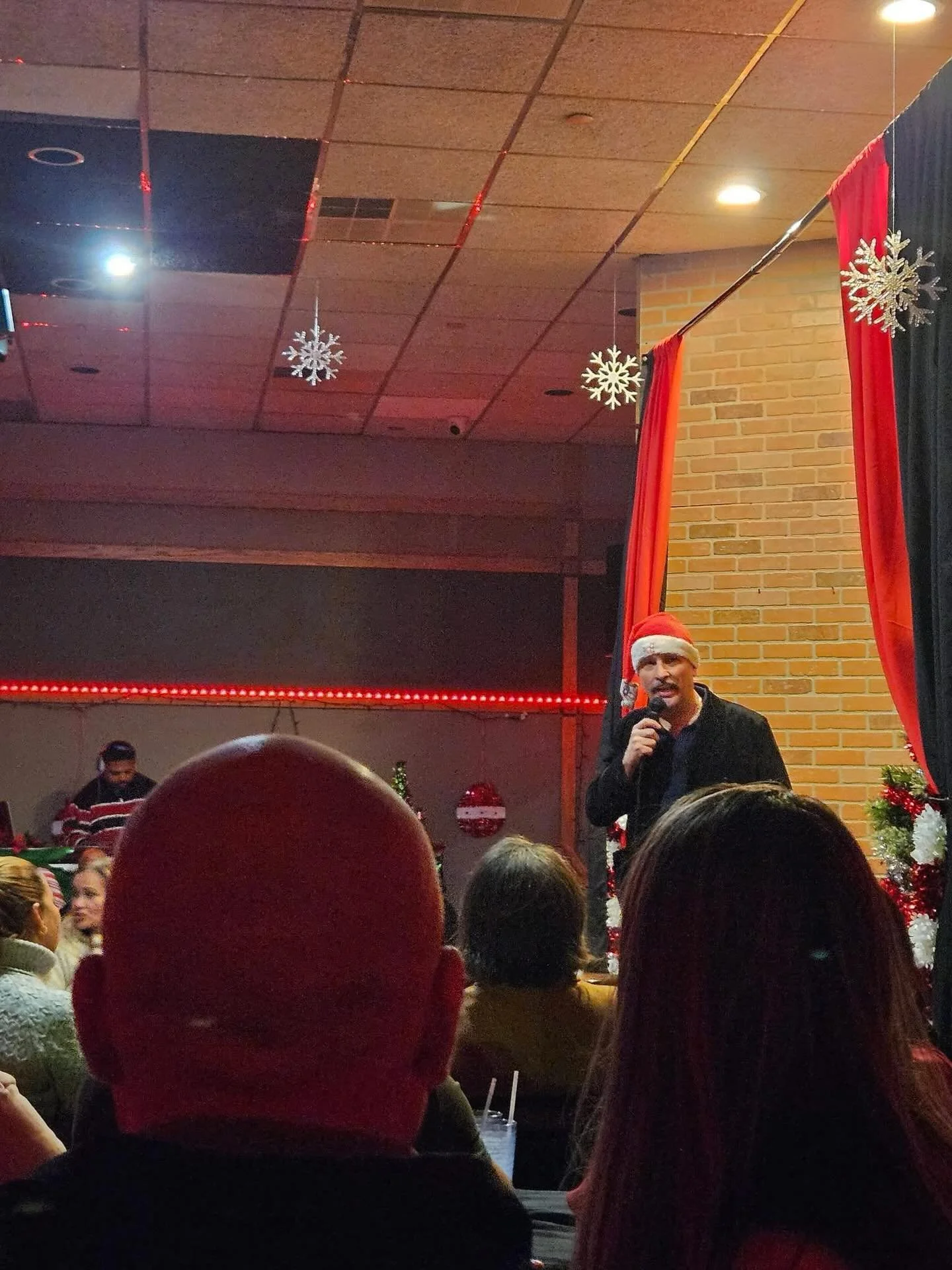 Thank you  @funnyvibes_comedyclub for inviting me to participate! Two amazing shows, two different hats! 😄What an amazing evening with @msladdycomedy @shawn.stylz.comedy and @vistecomedy . It was a privilege to share the stage with such talented Lat