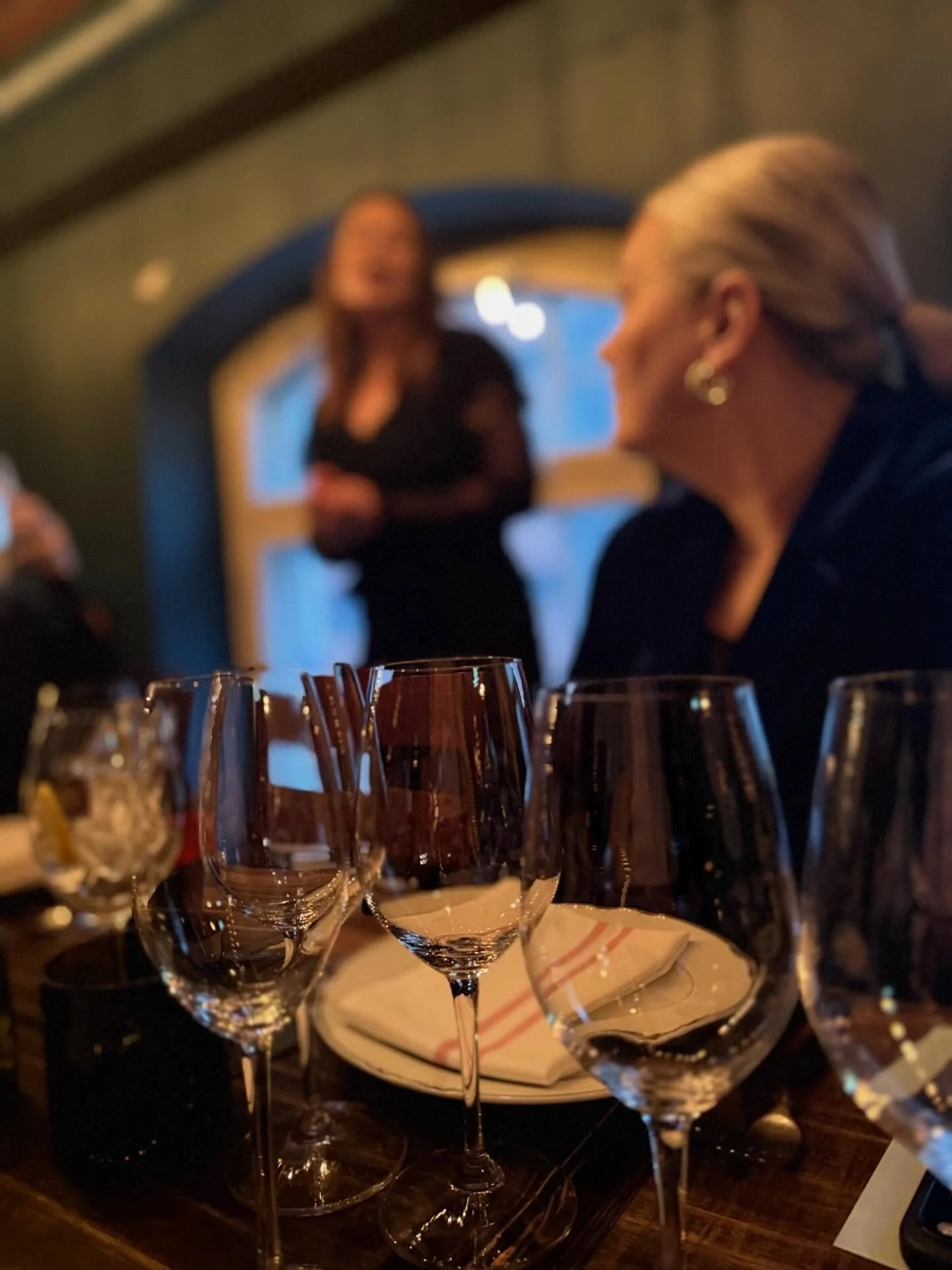 Ilta ROHKEUDELLE upean Johannan @johannasouru j&auml;rjest&auml;m&auml;n&auml;&hellip; 🤩🤩🤩

Sit&auml; minulta on viime aikoina vaadittu paljon ja pian p&auml;&auml;sen kertomaan koko maailmalle suuresta mullistuksesta minun el&auml;m&auml;ss&auml;