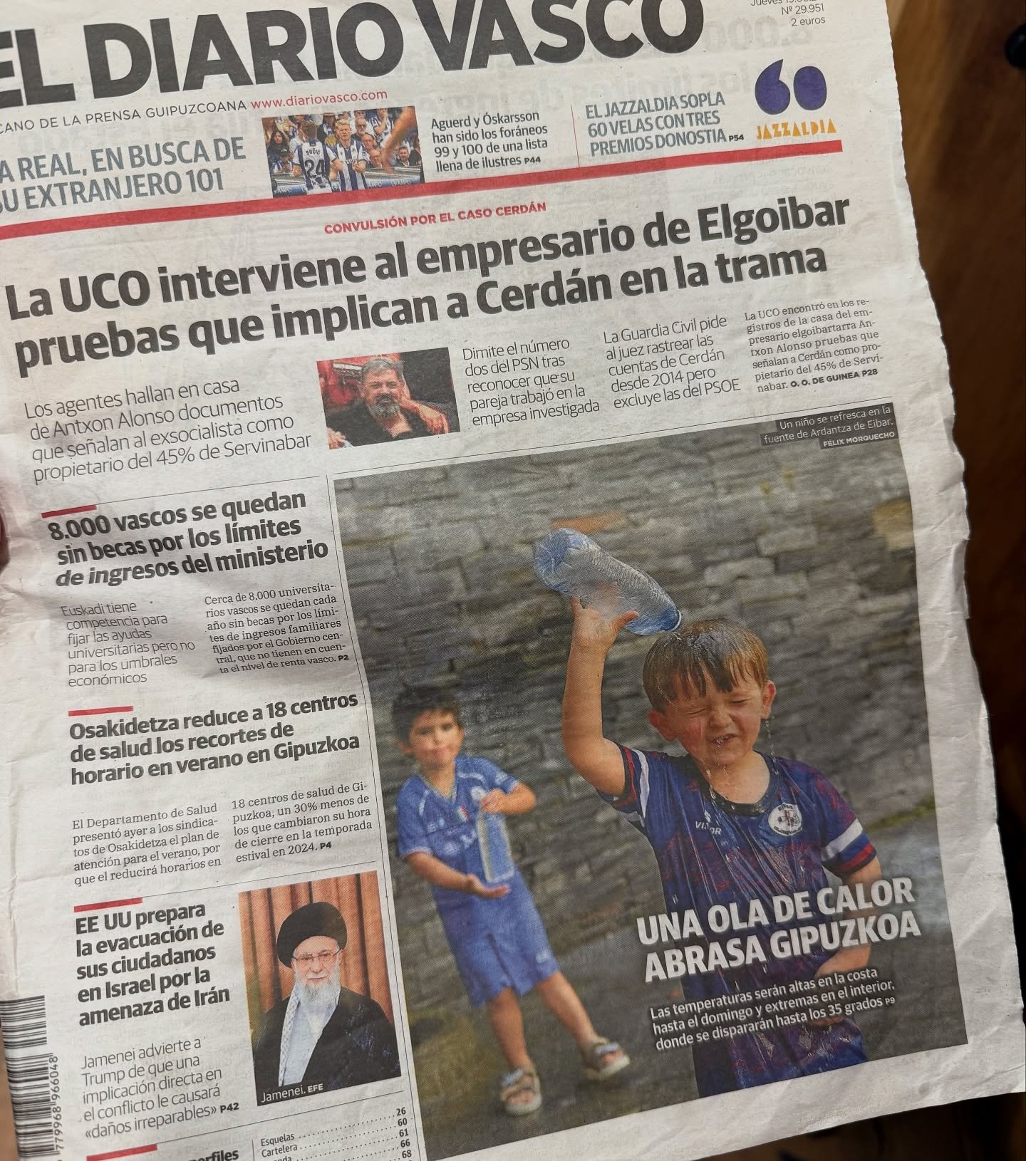 Local newspapers warning of heatwaves here too. 
Just in case you were worried we were missing out&hellip; 

#donostiasansebastian #caliente #verano #vacaciones