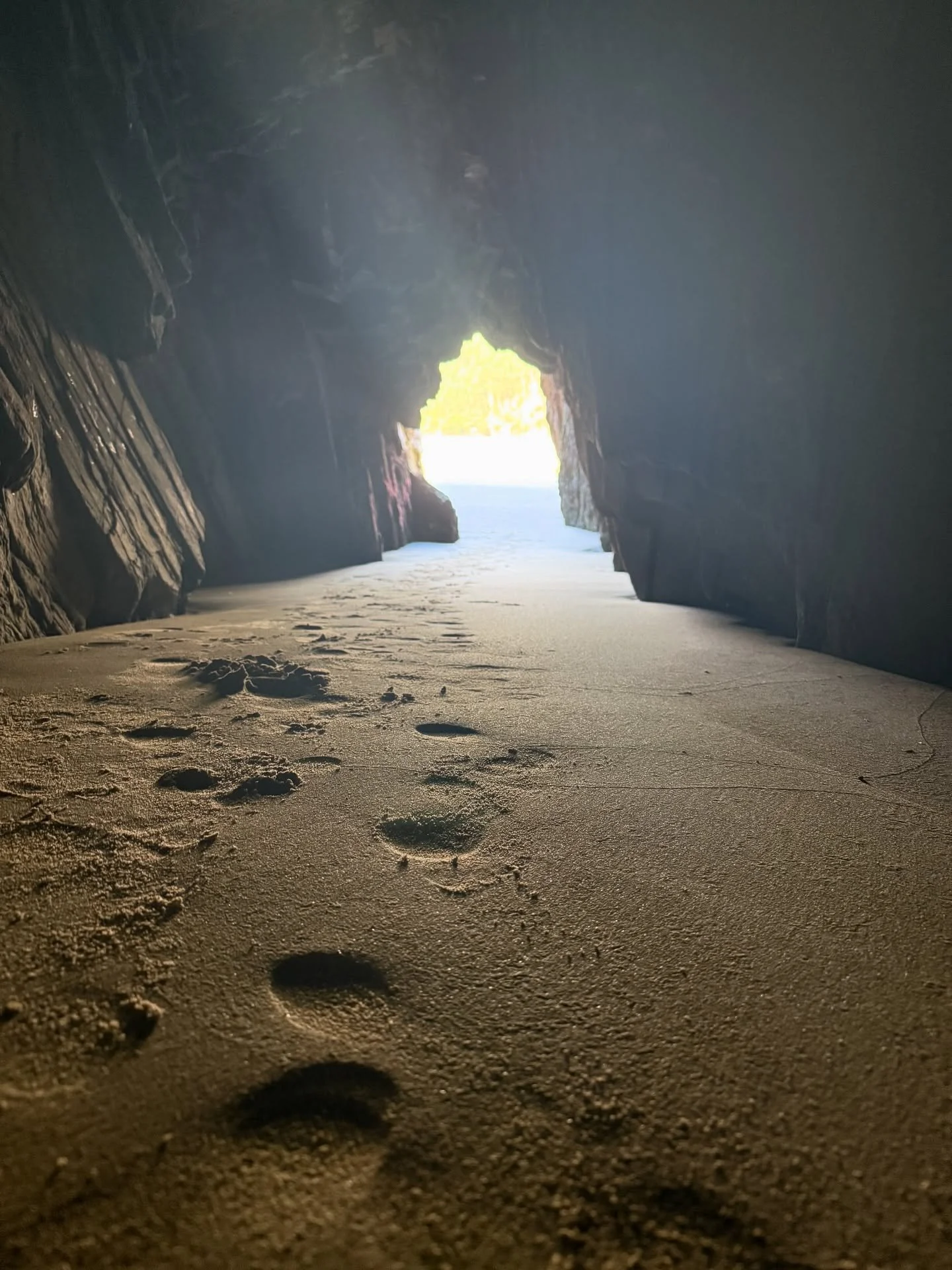 Weather forecast was shocking but we went to the beach anyway. Don&rsquo;t you just hate it when the forecast is wrong??? 

#asturias #espa&ntilde;a #vacaciones #vanlife #lafranca #lashortensias #beachlife #getinthesea