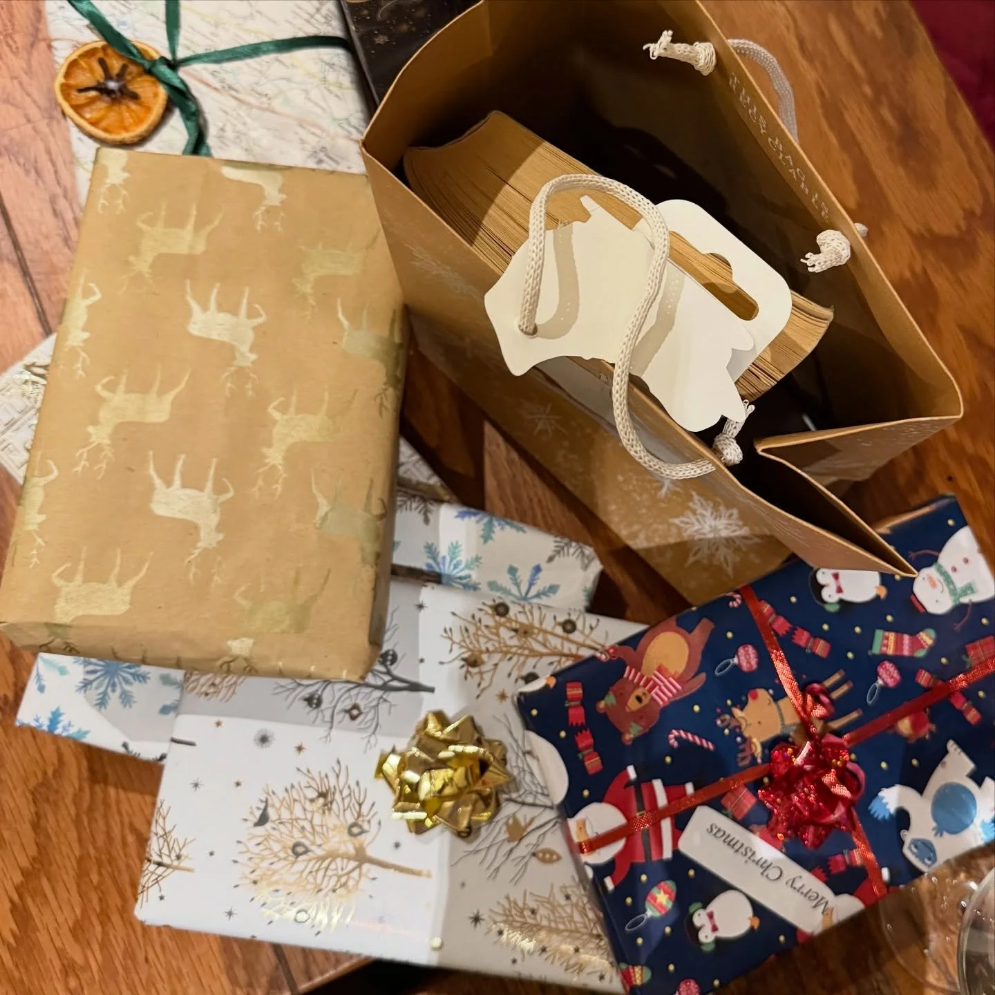 Christmas 🎄 lunch with friends&hellip; and our secret Santa. 
Bring a book you have read and loved, wrap, and add to the pile. An absolute treat 📚