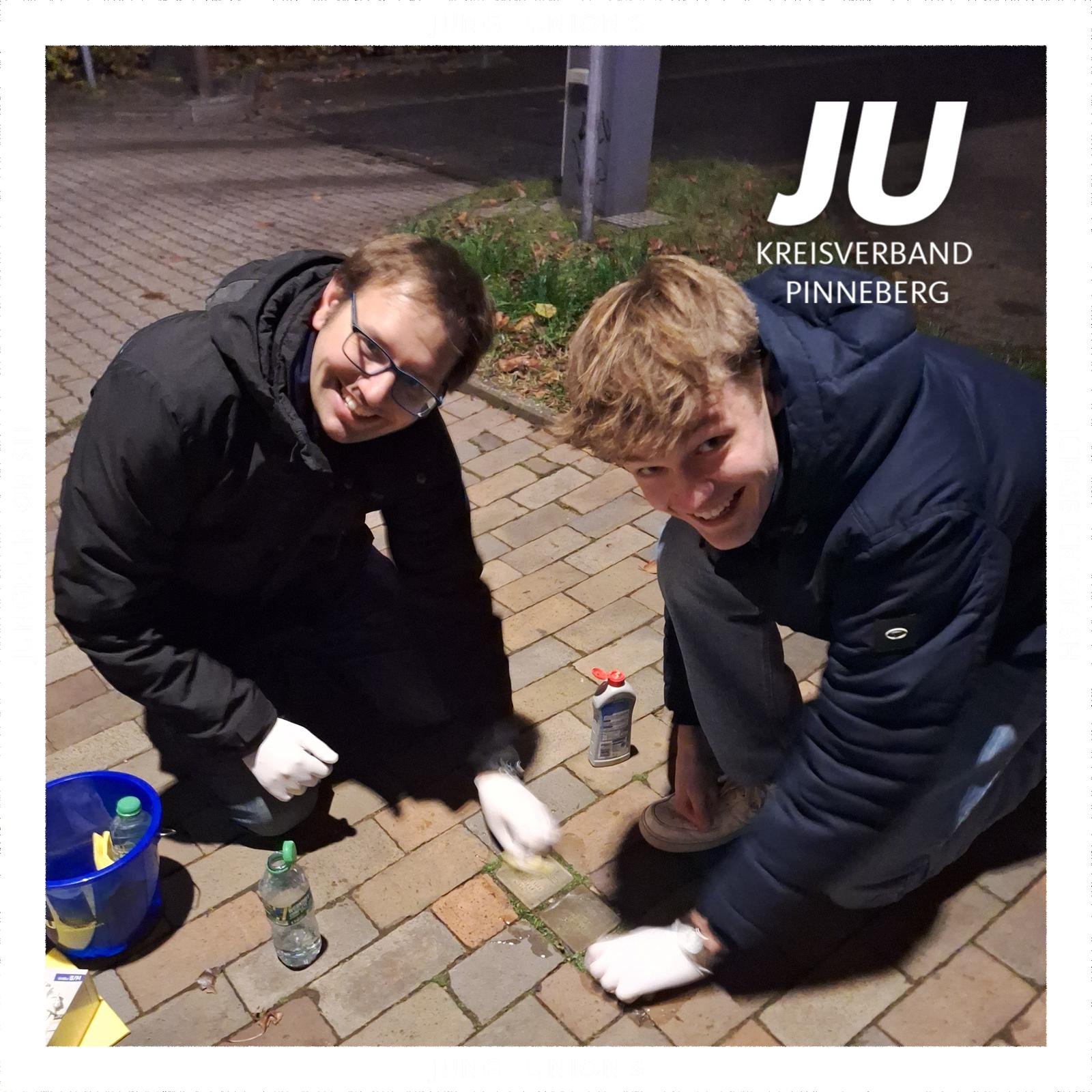 STOLPERSTEINE PUTZEN