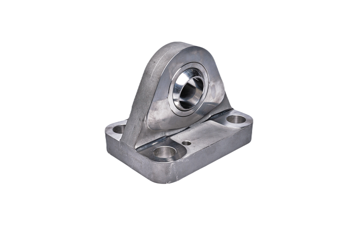 Pillow block bearing with metal housing