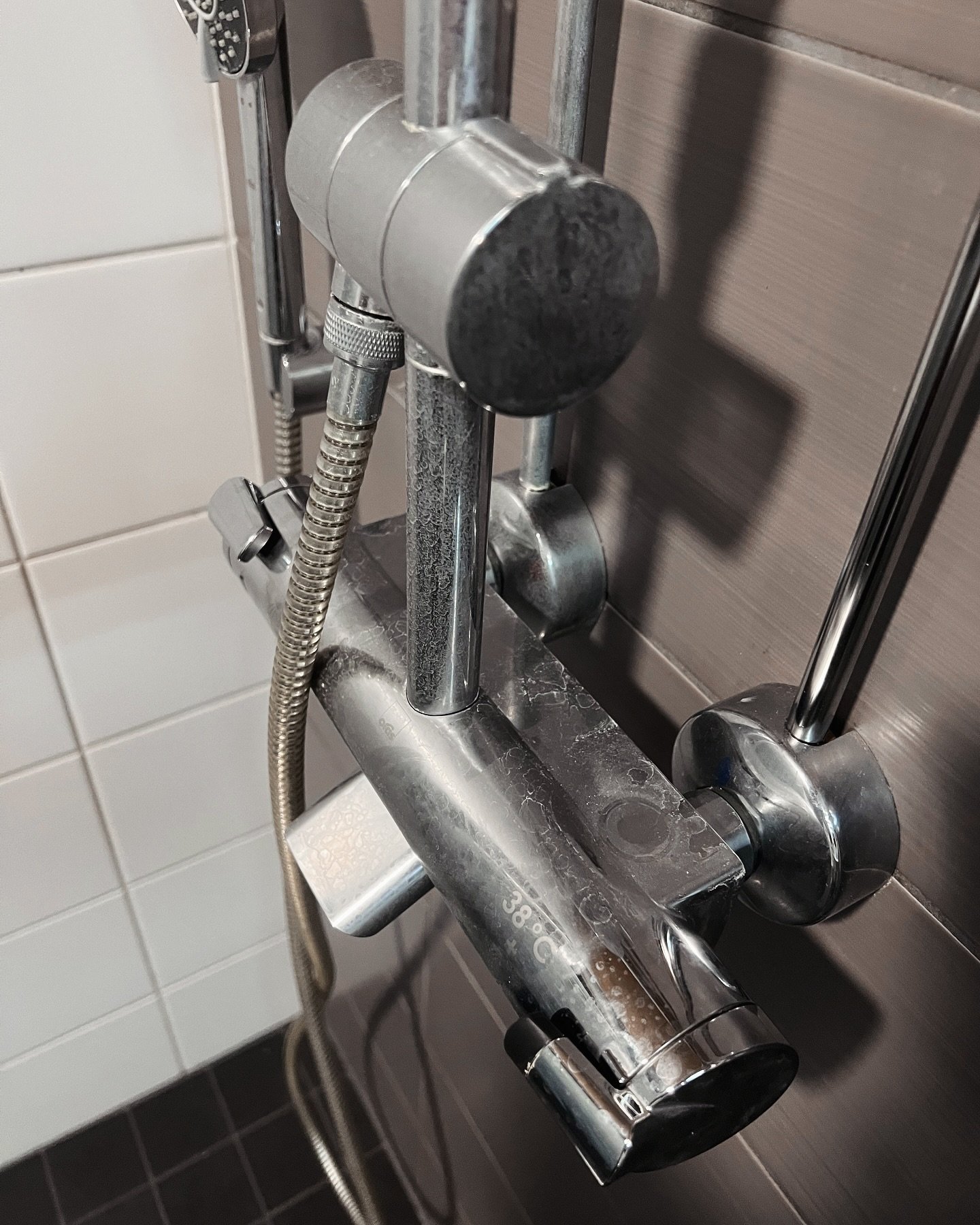 Ennen &amp; j&auml;lkeen ✨

#kotisiivous #siivous #siivousty&ouml; #kylpyhuone #kotisiivoustampere #siivous #yrityssiivous #siivouspalvelu #siivouspalvelut #ennenjaj&auml;lkeen #puhdaskoti