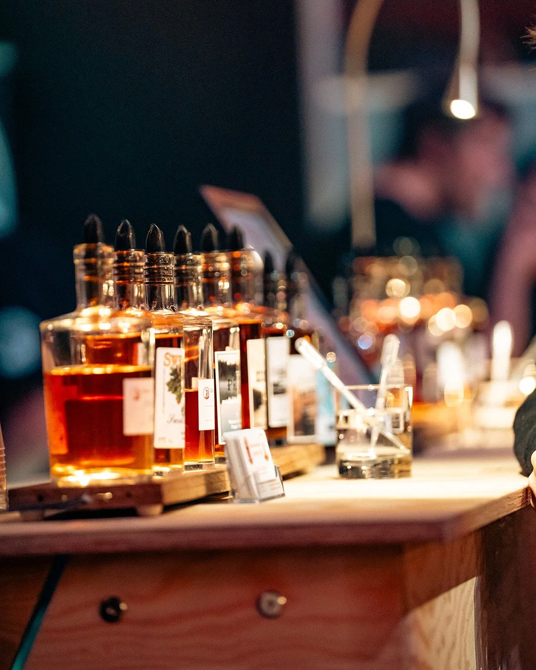 Uppt&auml;ck fem olika whiskys i en masterclass med Nordmarkens Destilleri &ndash; djupdyk i fatkarakt&auml;r, r&ouml;kiga toner och hantverksm&auml;ssiga smaker 🥃

Platserna &auml;r begr&auml;nsade - boka din idag! L&auml;nk i bion 🧡