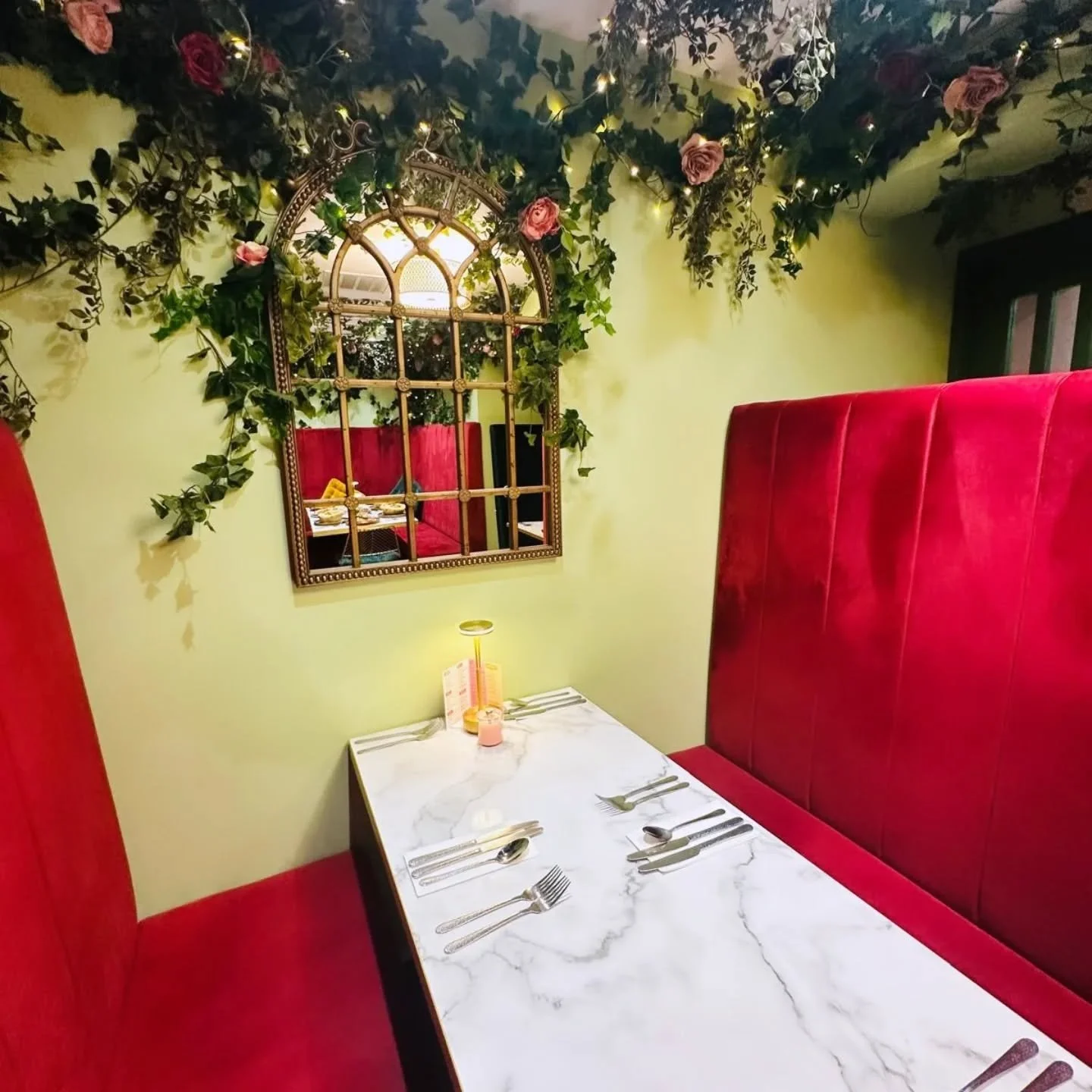 Spring in Scotland lasted a solid 3 days 😆🌧️
The sun gave us a tease&hellip; and now the rain&rsquo;s back.
Luckily, our indoor rose garden doesn&rsquo;t care about the weather 🌹
Food, warmth, and a little escape &mdash; right in the city.
Come fi