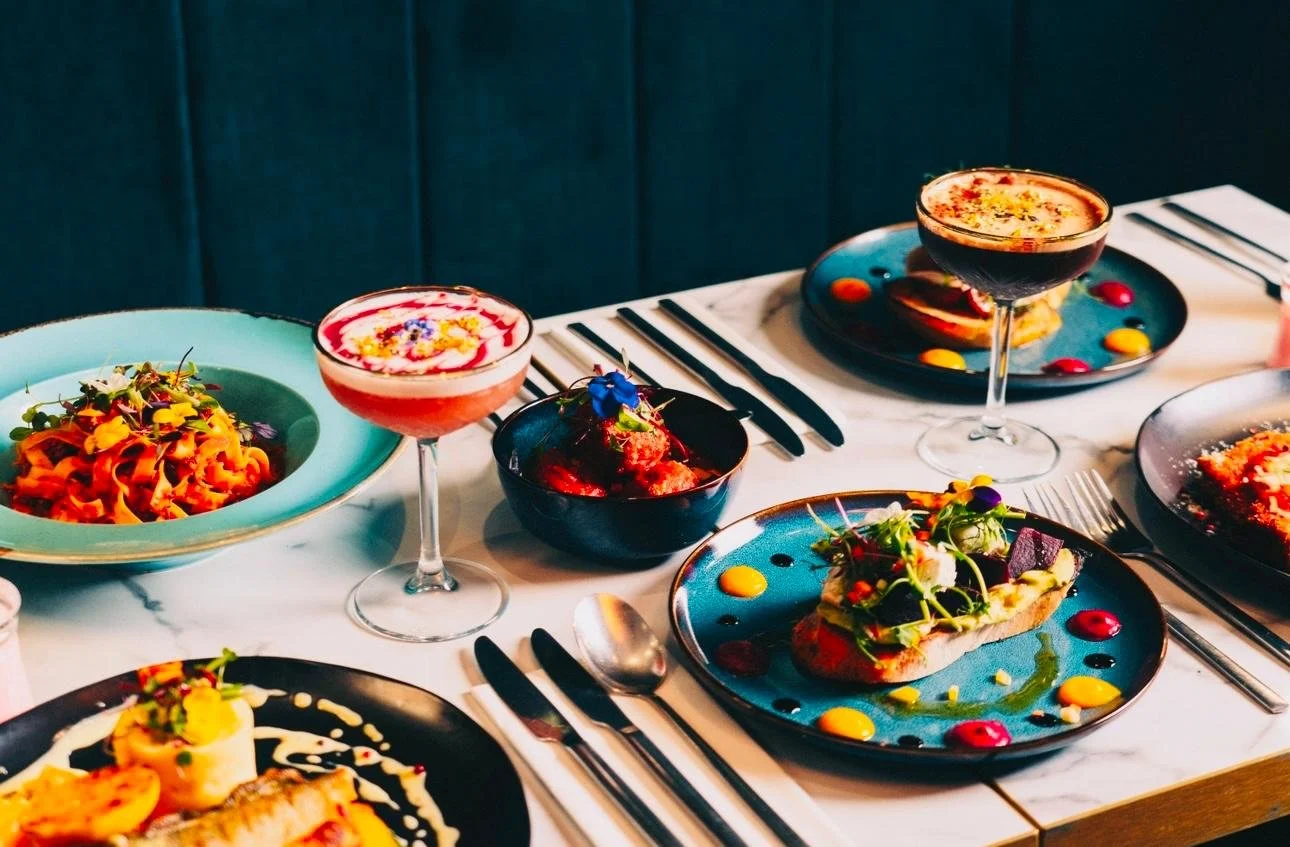 cocktails with friends at sannio italian restaurant glasgow.jpg