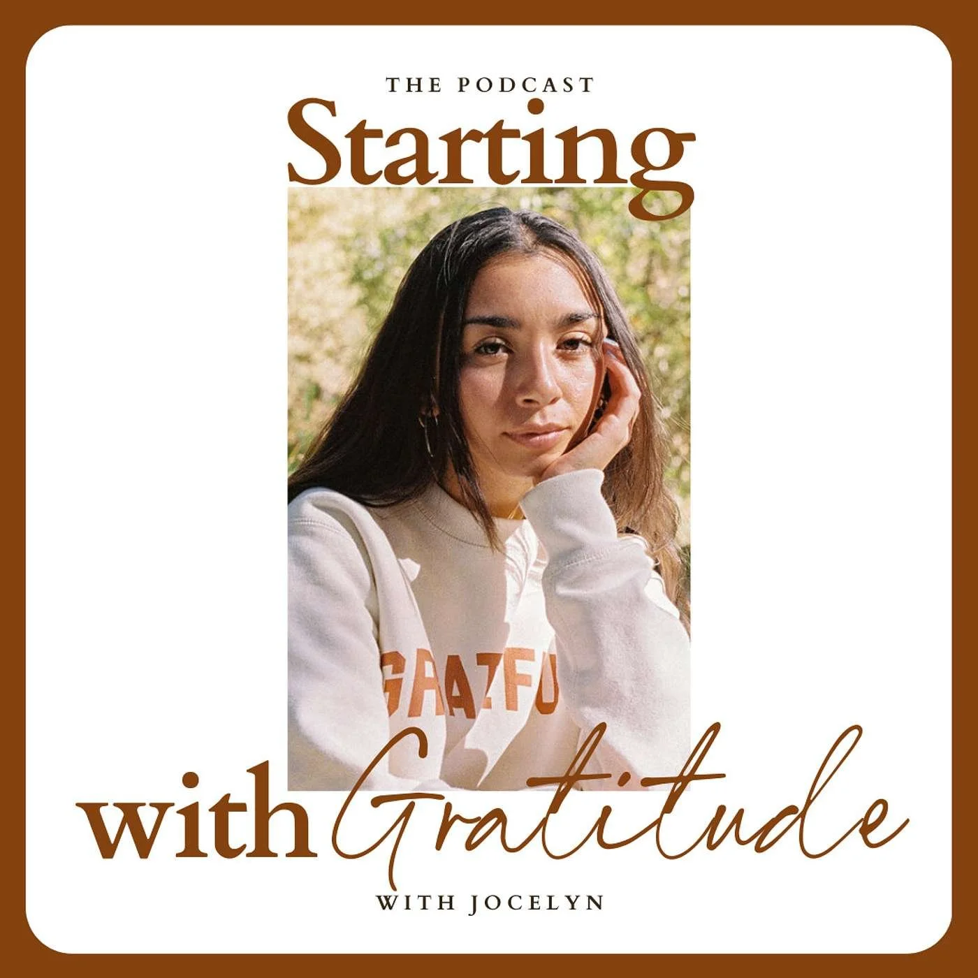 Portada de un podcast titulado "Starting with Gratitude" con una persona con cabello largo y oscuro, luciendo un suéter blanco. Fondo natural y letras de color marrón.