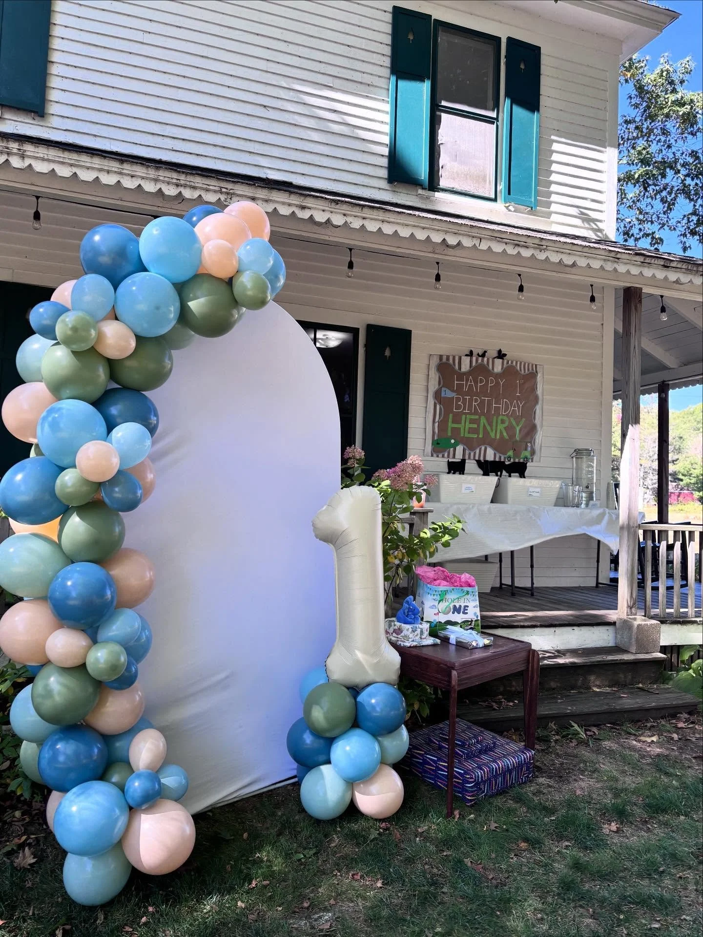 9.27.2025 - Henry&rsquo;s 1st Birthday Par-Tee was a  Hole in One! 

Desserts: @honeyandlacebakingco 
Balloon Arch: @downeastcustomballoons 
Signage: Lupine Events Co. (available soon to download from Etsy!) 
Birthday Banner: Hand painted by a friend