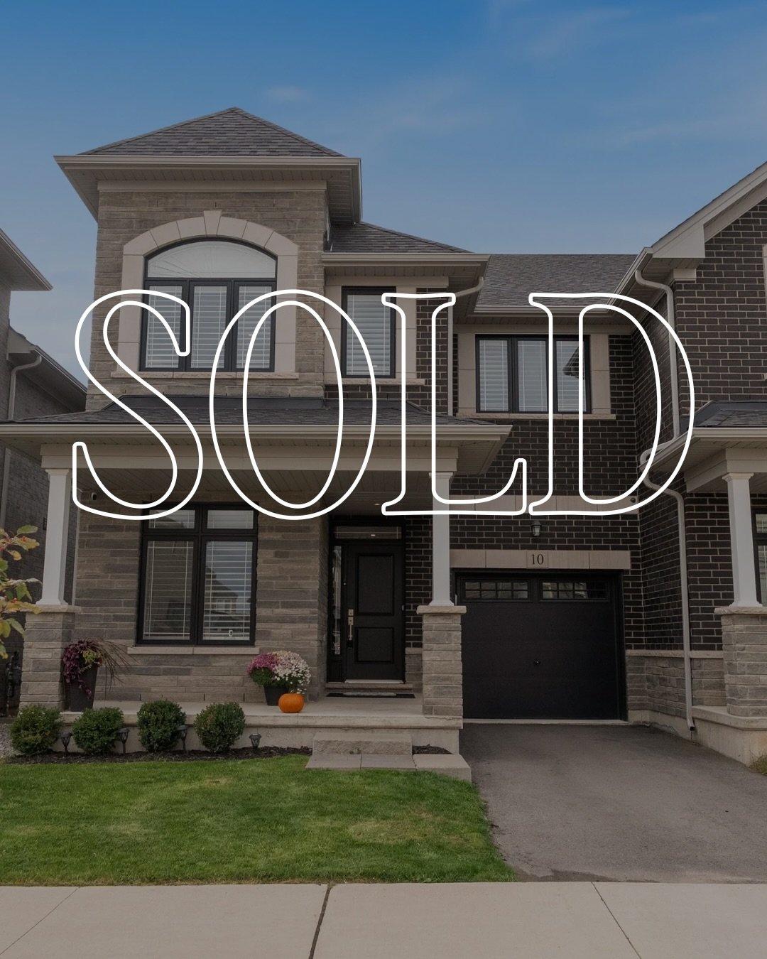 Some homes are unique because of their features&hellip; And some are unique because of how they sell. This one? A little bit of both. 😉

In a challenging market, proper marketing isn&rsquo;t optional &mdash; it&rsquo;s everything. 
We brought this b