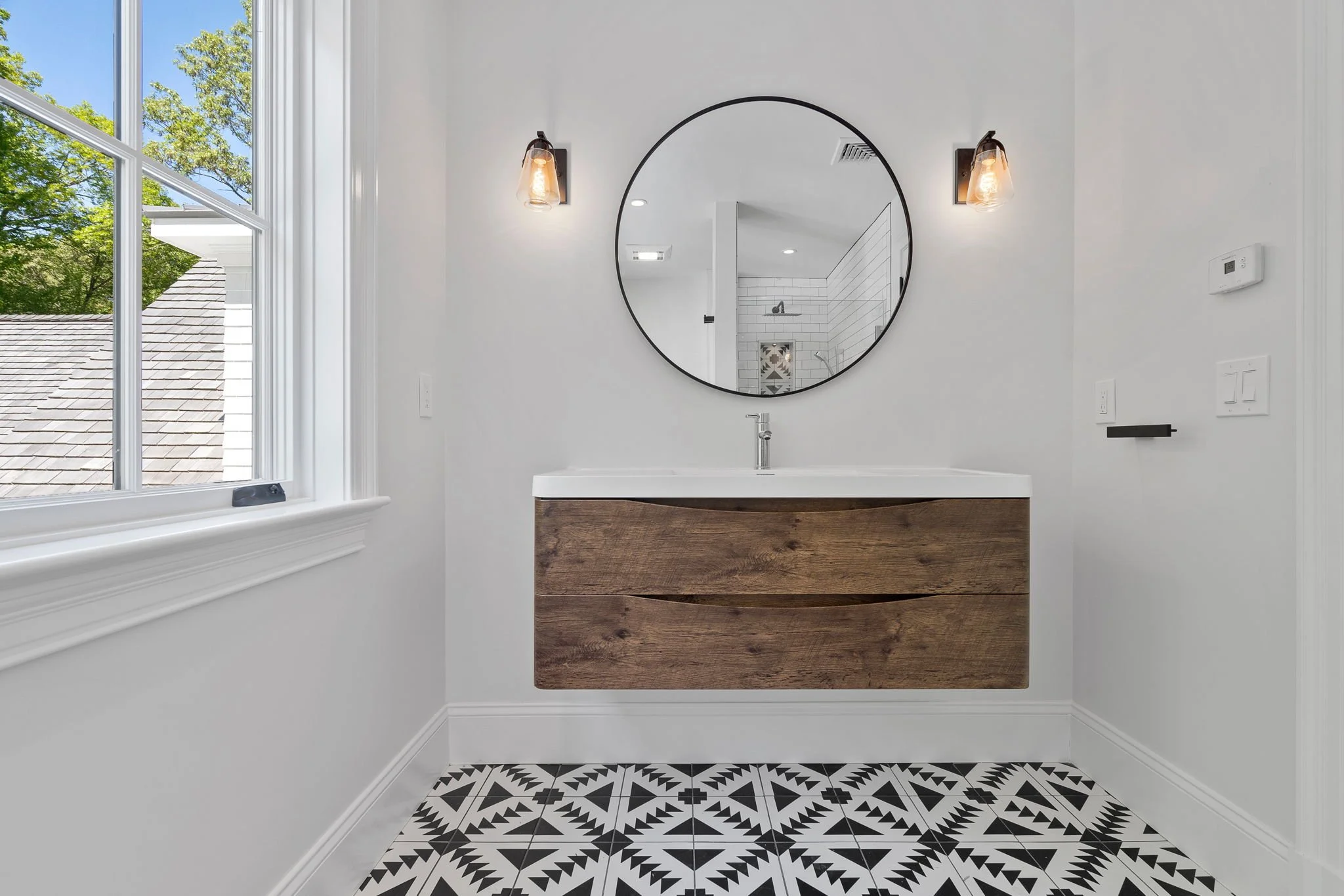 64-web-or-mls-93lloyharborrd63.jpg
