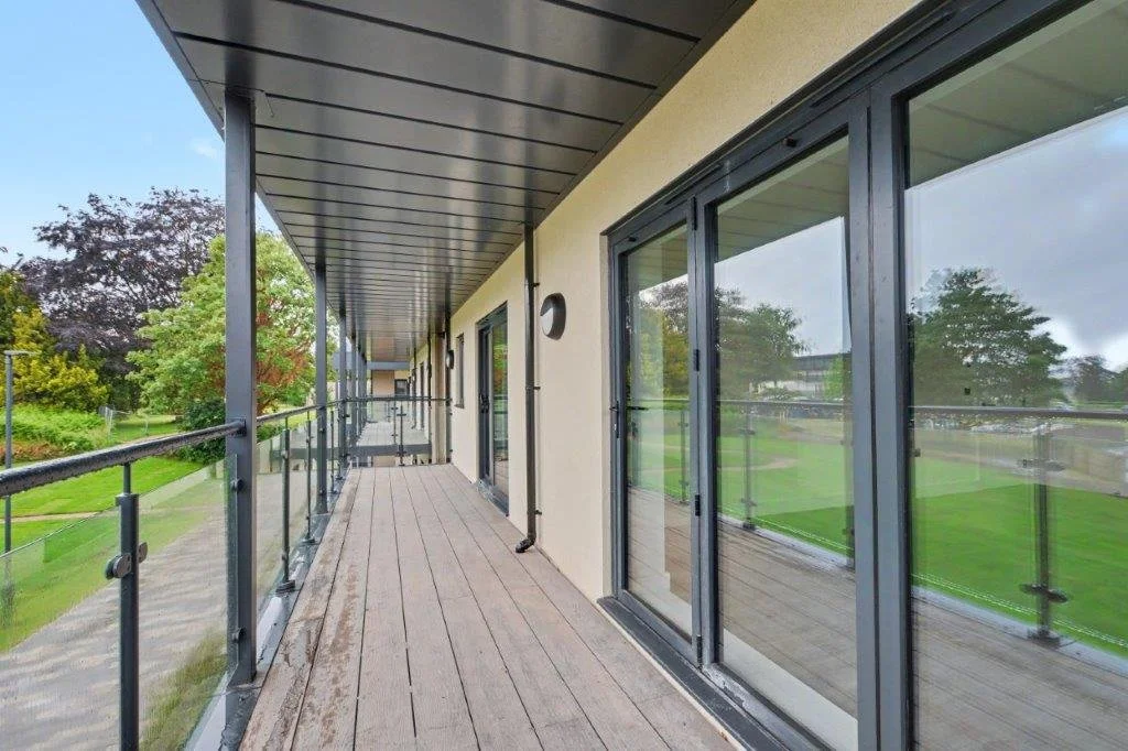 Balcony_1.jpg