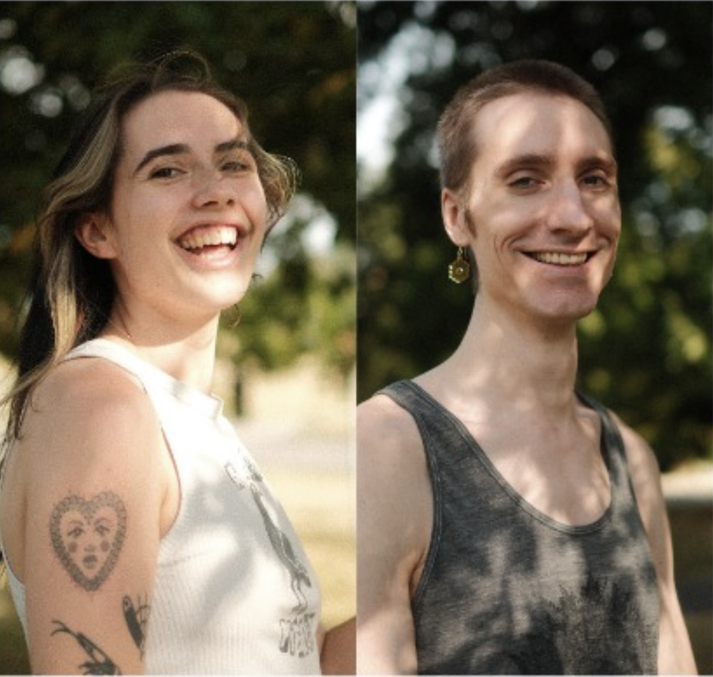 Deux personnes, une femme à gauche avec des tatouages sur le bras et une chemise blanche, une personne à droite avec un débardeur noir, souriantes, en extérieur avec des arbres en arrière-plan.