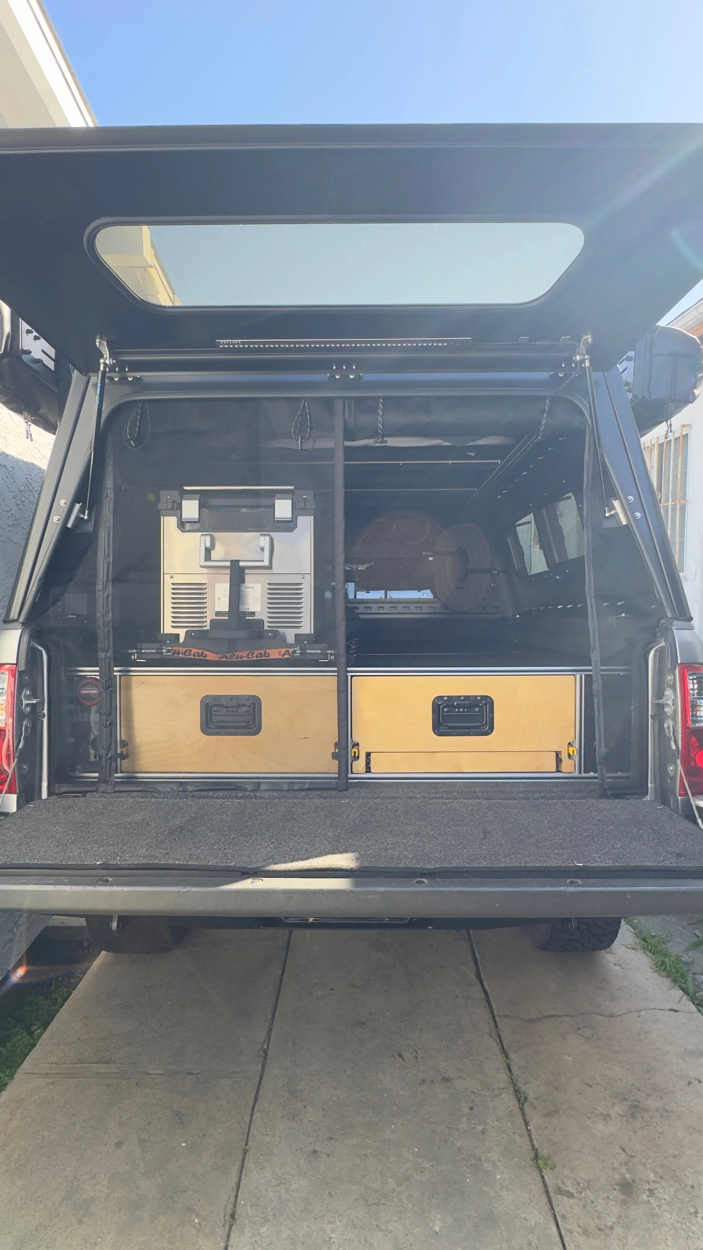 Tundra_Rear02.jpg