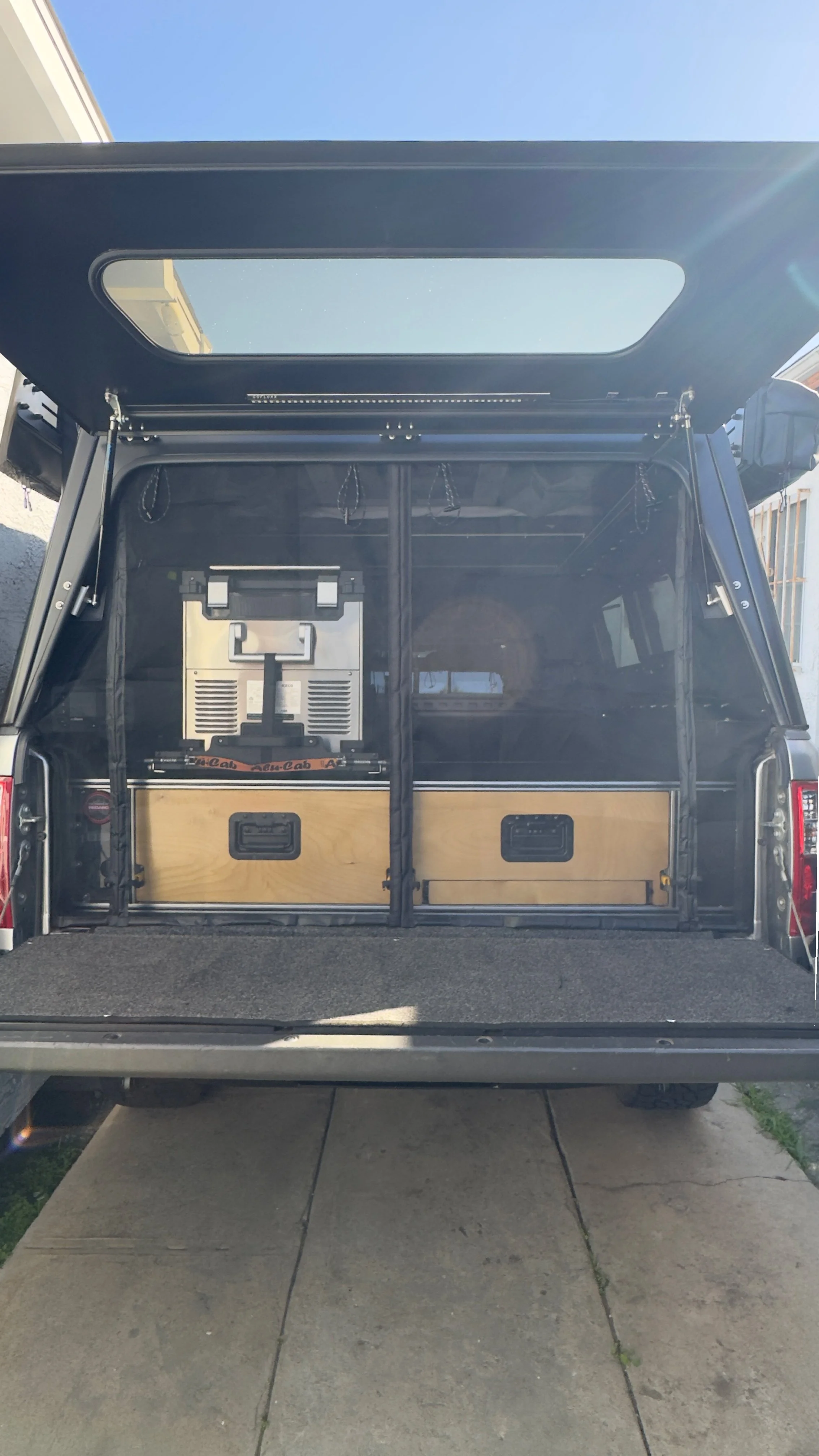 Tundra_Rear01.jpg