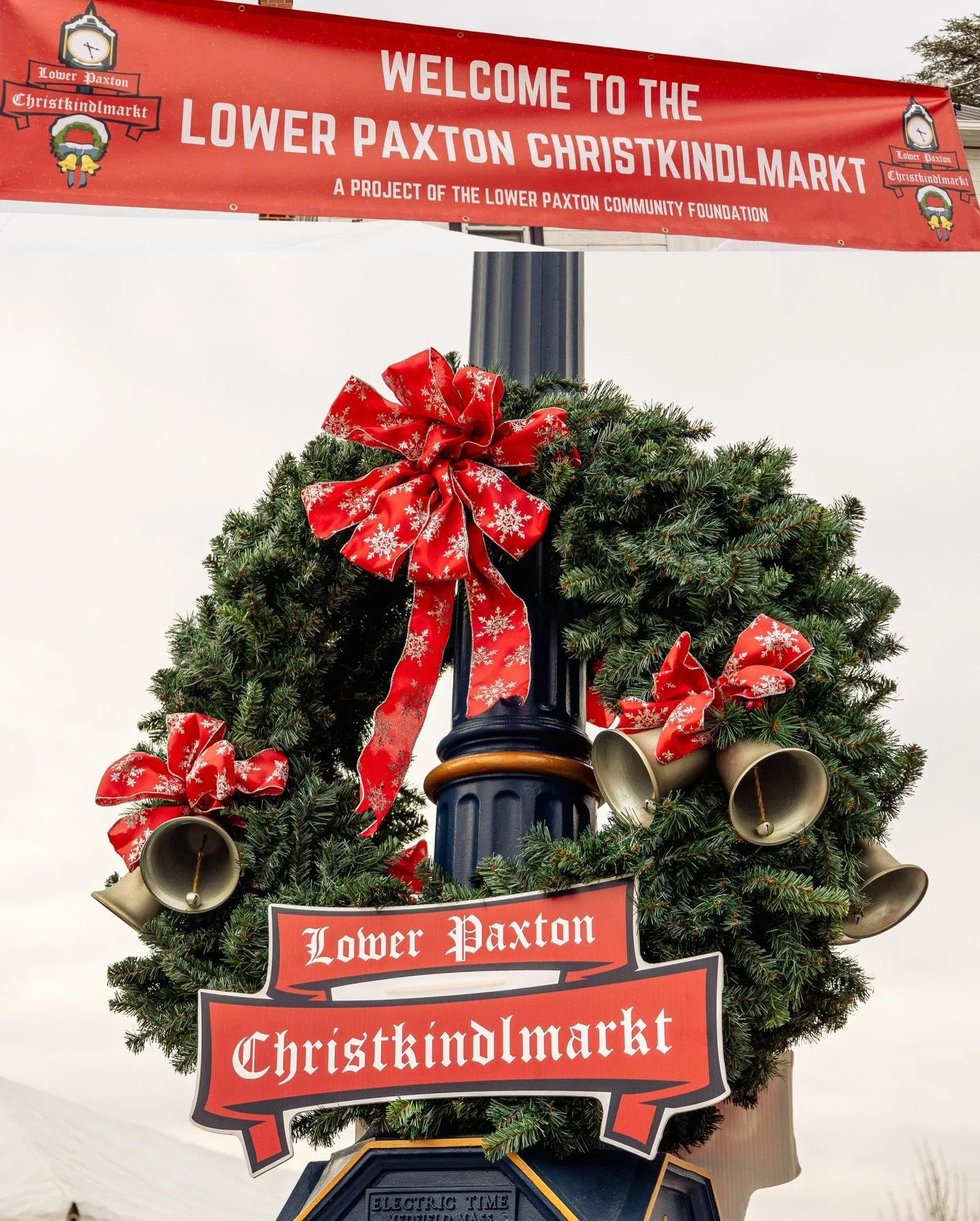 Today was one of those cold, bundled-up, walk around with my camera kind of days. I spent pretty much the entire day at the Lower Paxton Christkindlmarkt, hopping on one of the first buses there in the morning and catching one of the last rides back 