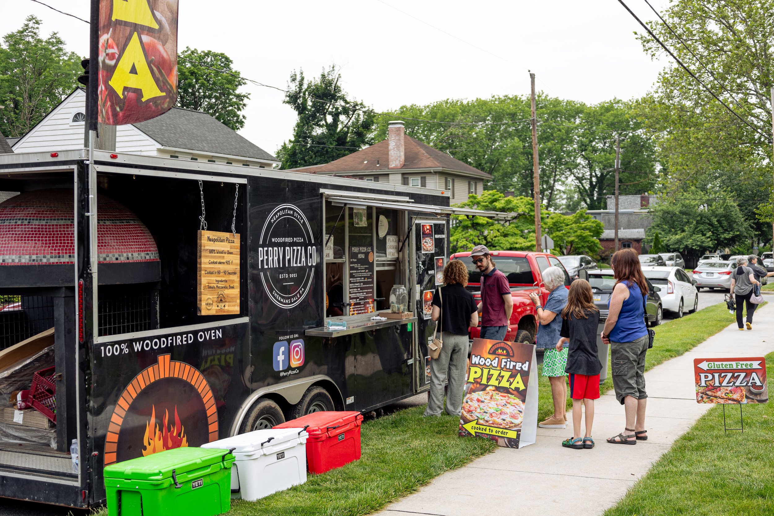 Perry Pizza Co Food Truck with customers waiting in line outside of the Fredricksen Library
