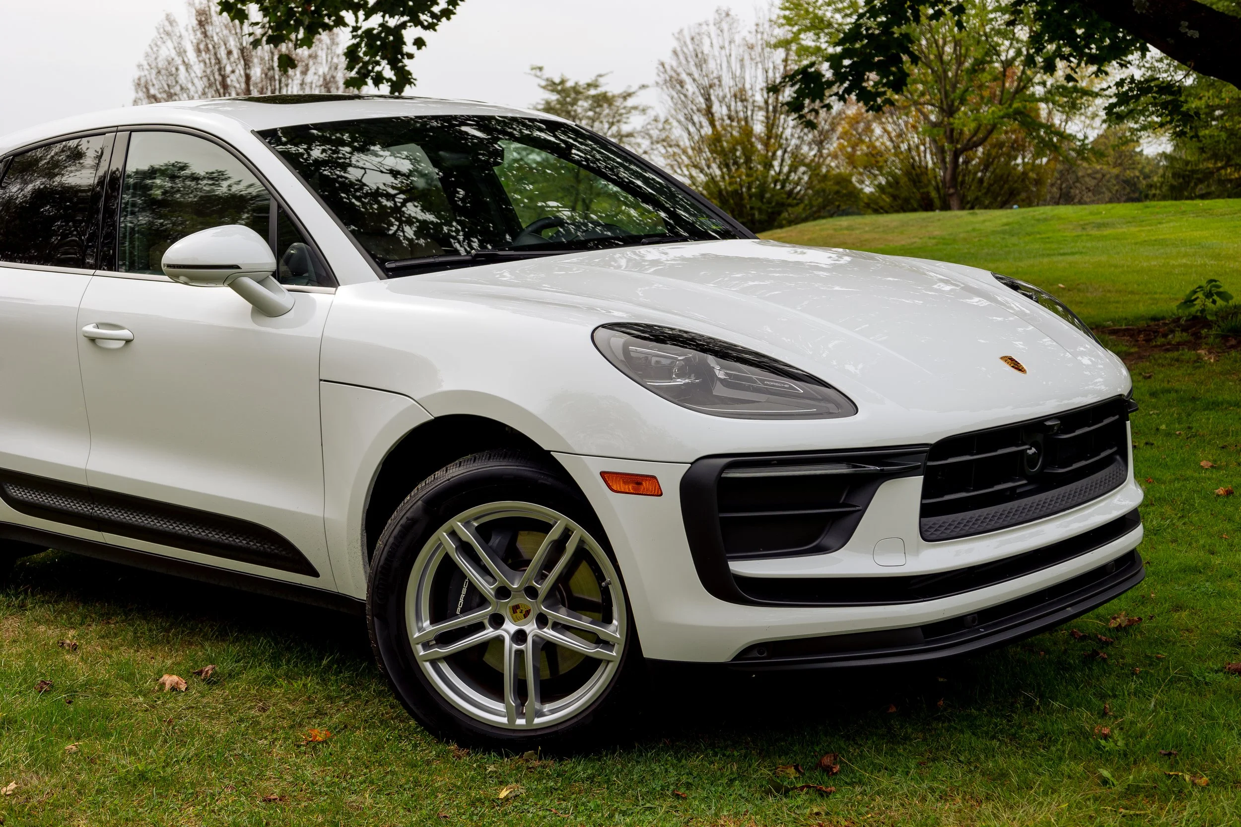 Event photography from a nonprofit golf outing, documenting golfers, course details, group moments, and candid interactions throughout the day in a natural, documentary style.