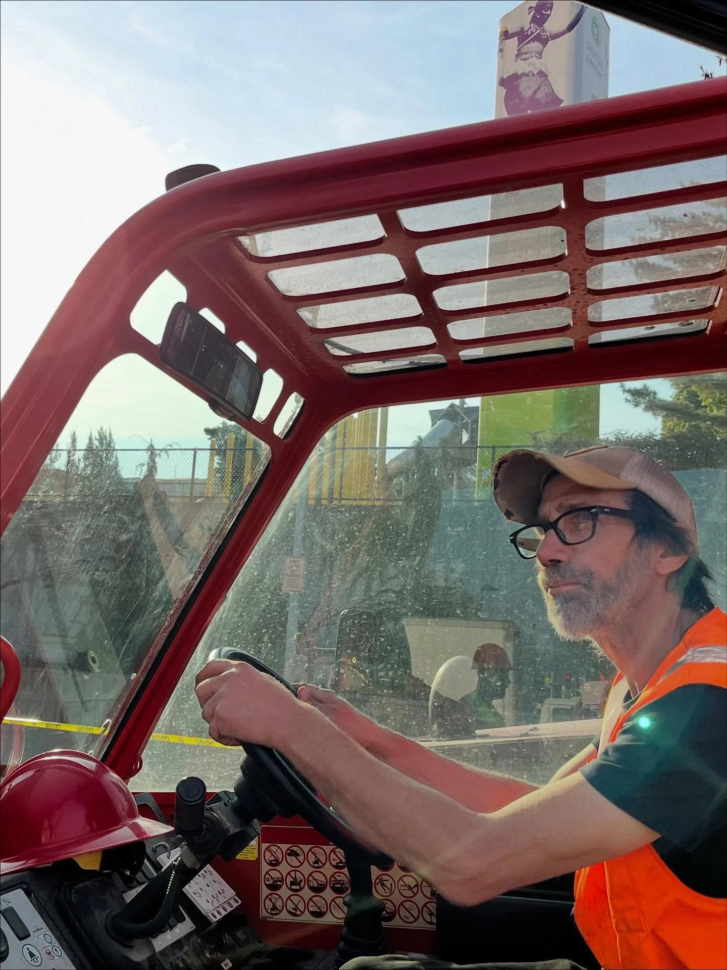 Happy Birthday to Glenn, our wry maintenance lead, equipment operator extraordinaire, and heavy project technician. Glenn has worked at Artech for 22 years and is a senior member of our Art Handling team. 🎉