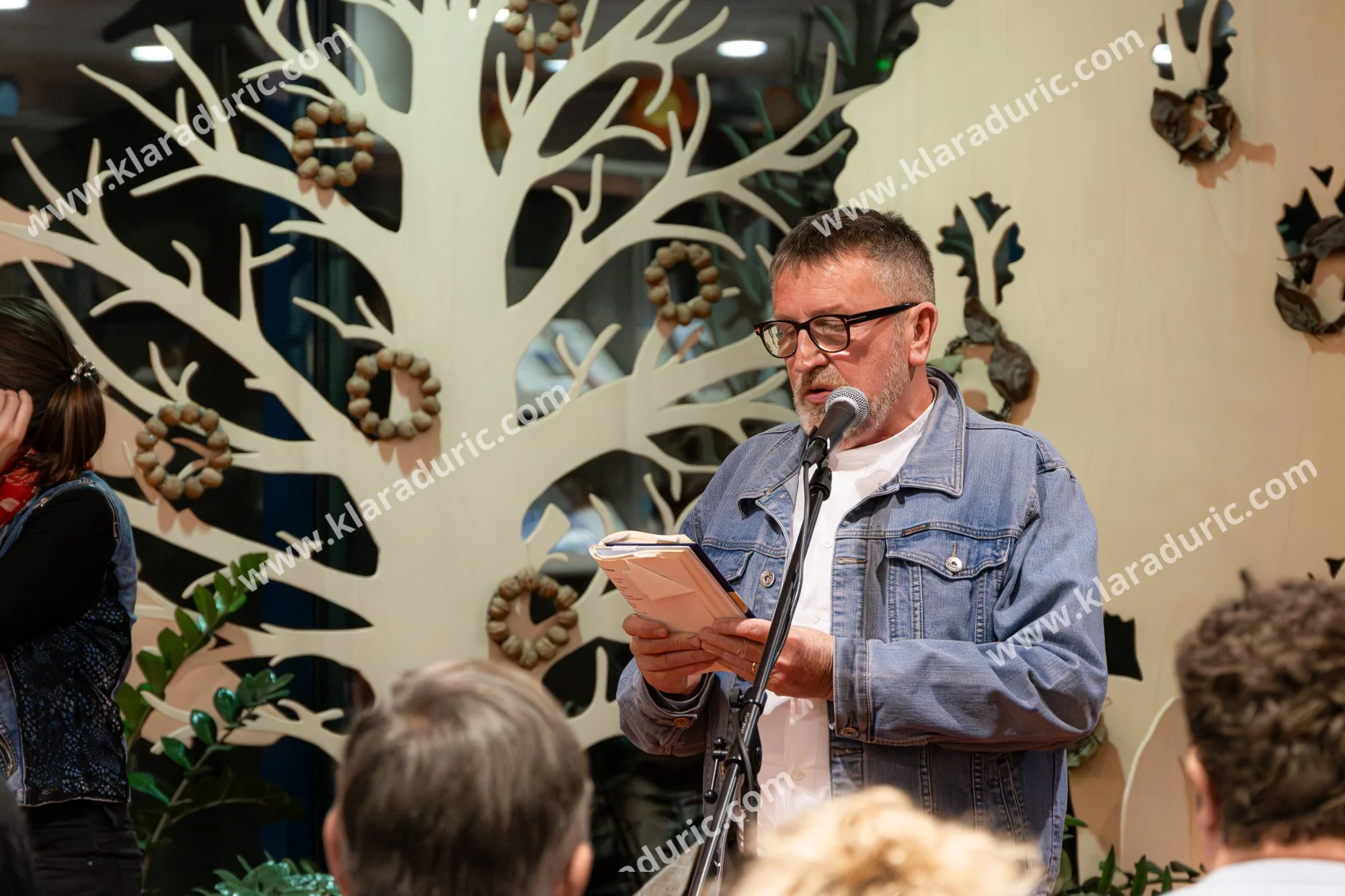 Predstavitev zbornika Tukaj in zdaj / Založba Cajt