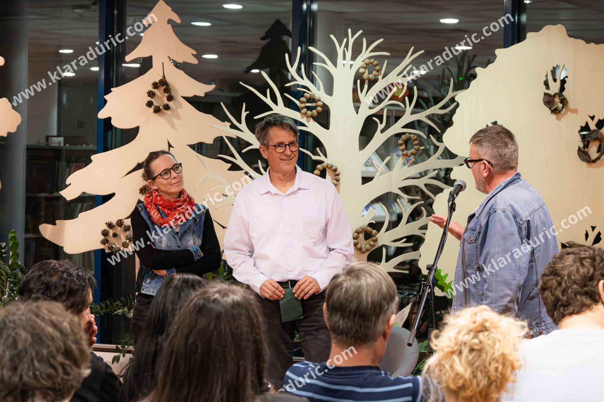 Predstavitev zbornika Tukaj in zdaj / Založba Cajt