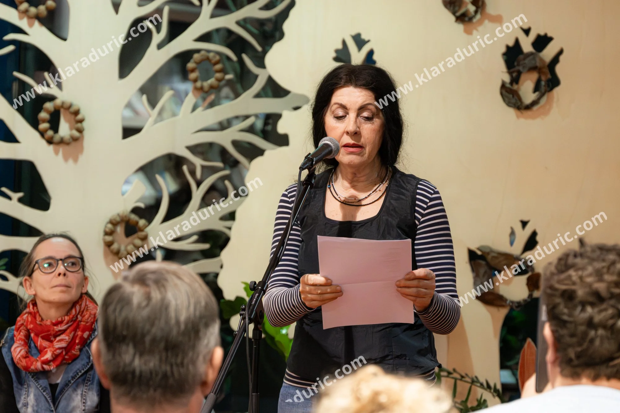 Predstavitev zbornika Tukaj in zdaj / Založba Cajt