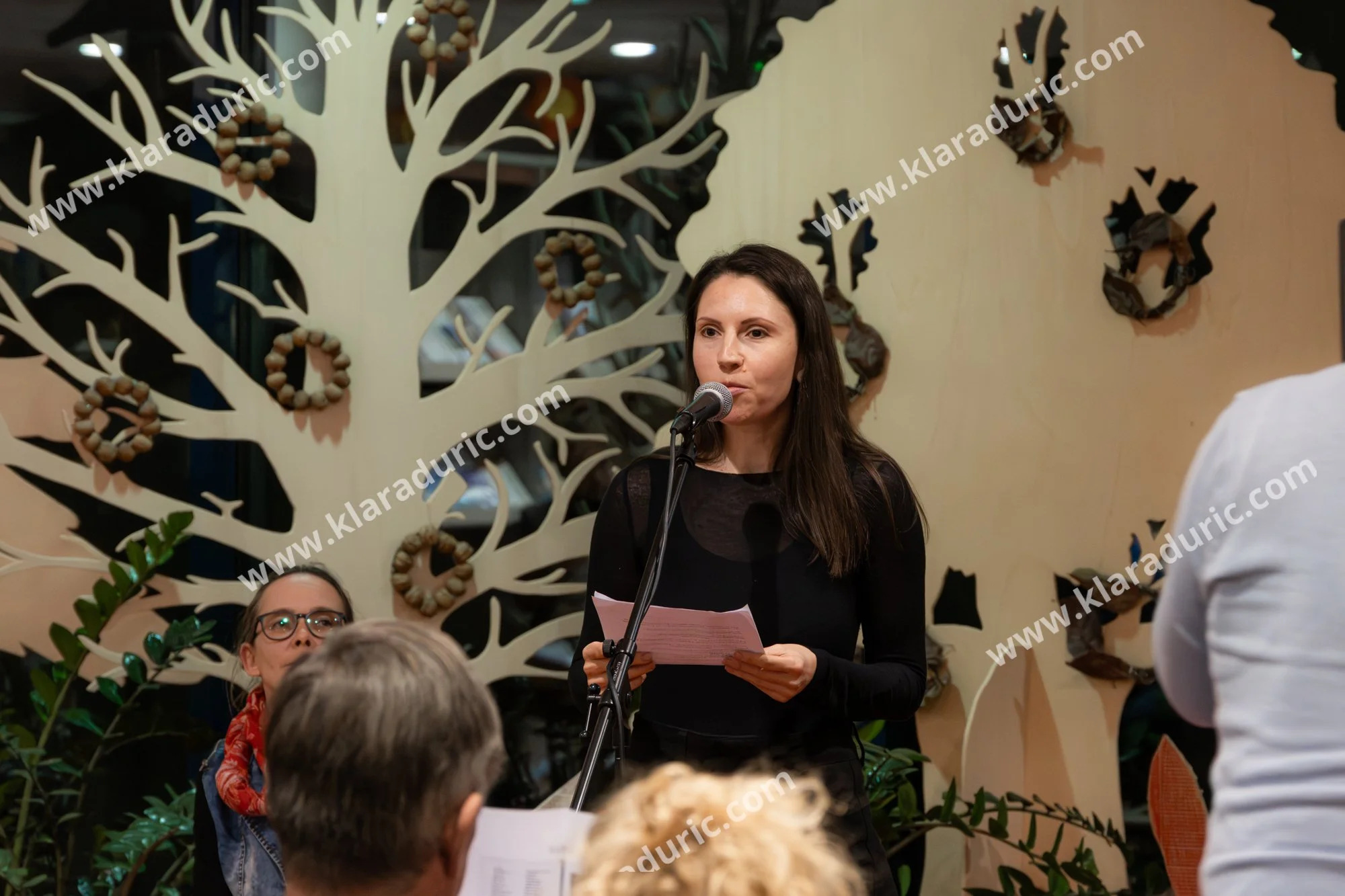 Predstavitev zbornika Tukaj in zdaj / Založba Cajt