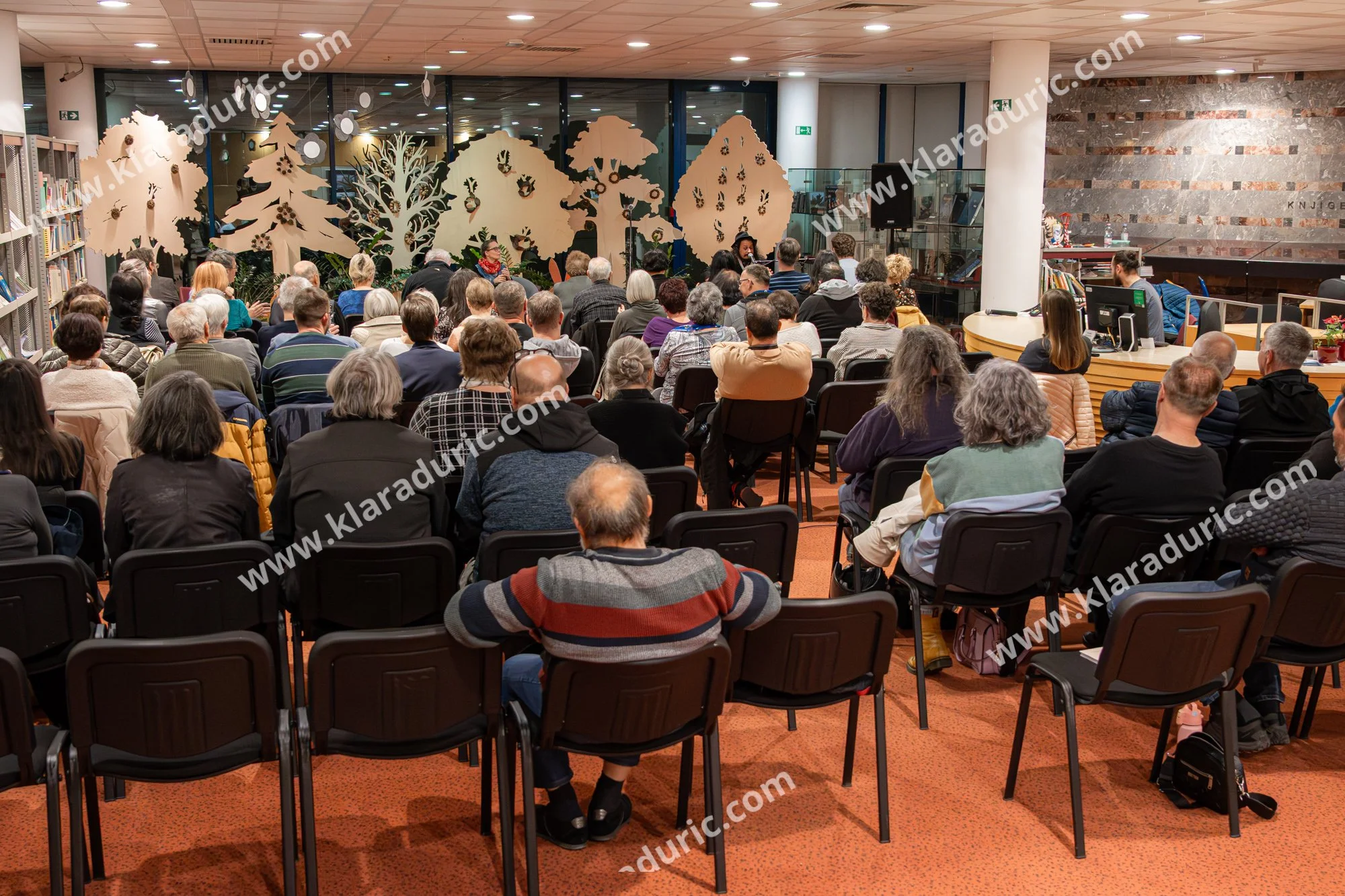 Predstavitev zbornika Tukaj in zdaj / Založba Cajt