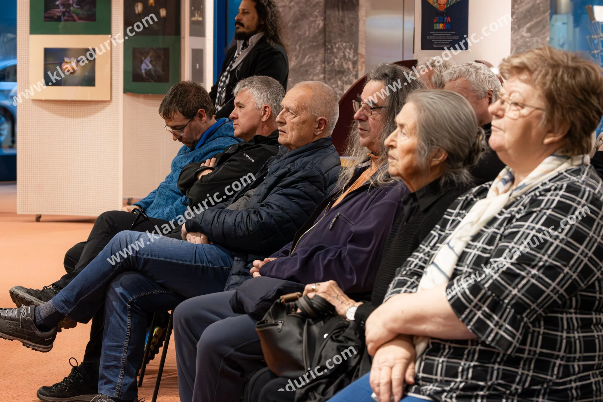 Predstavitev zbornika Tu in zdaj / Založba Cajt