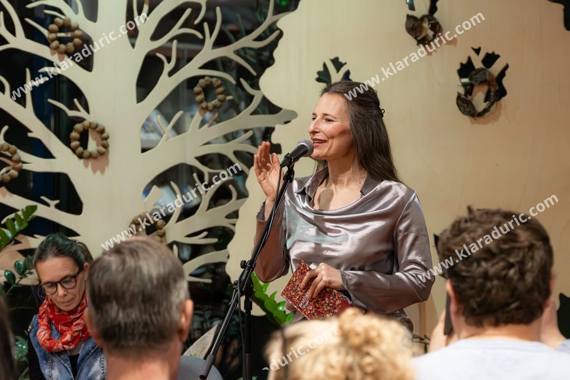 Predstavitev zbornika Tukaj in zdaj / Založba Cajt