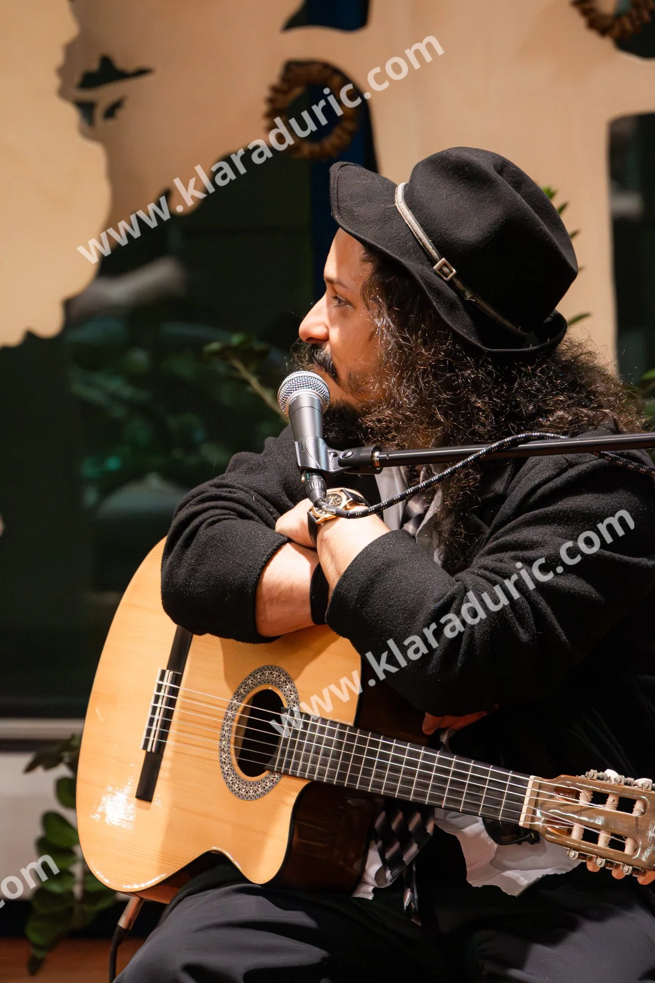 Predstavitev zbornika Tukaj in zdaj / Založba Cajt