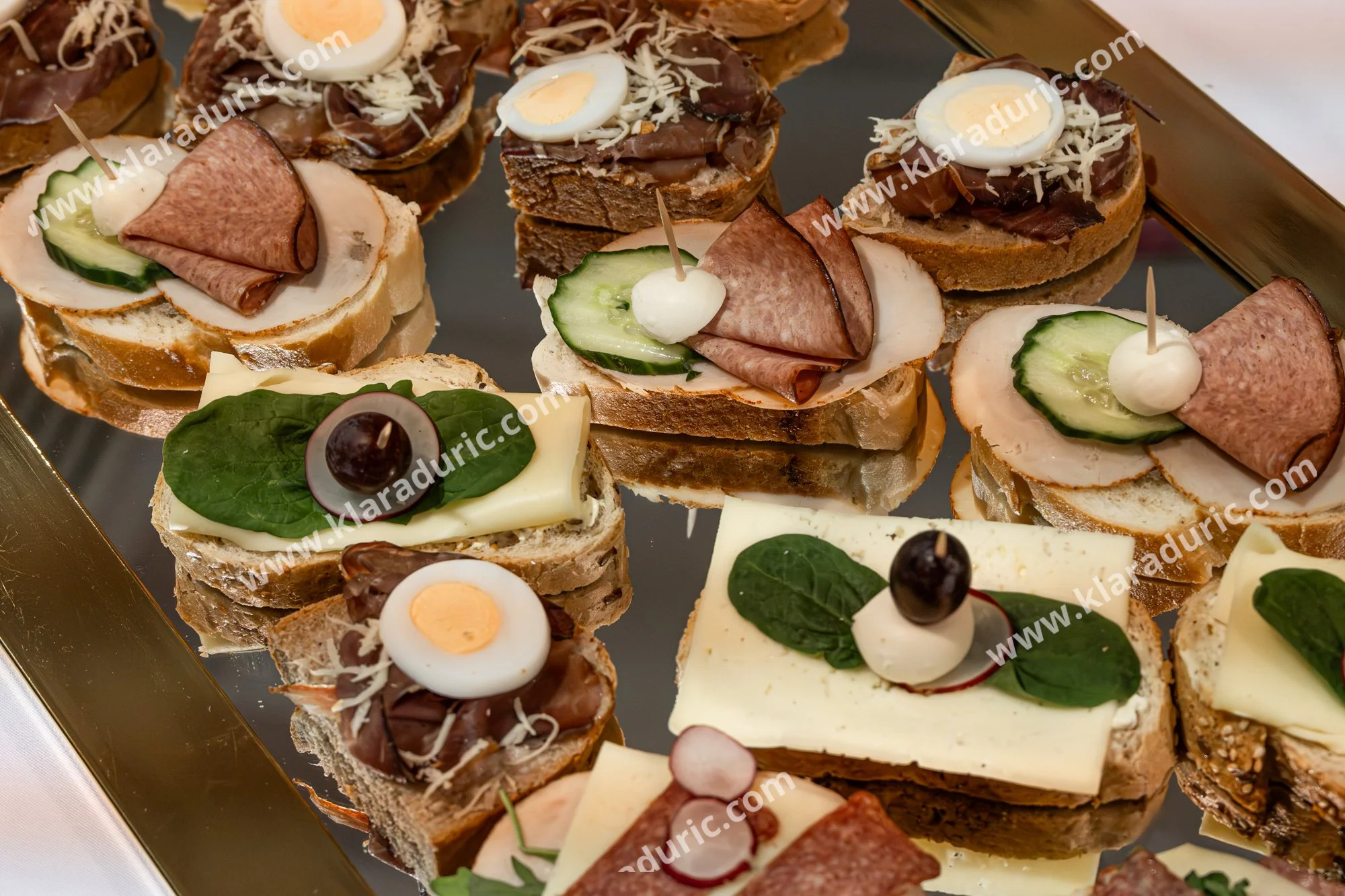 Predstavitev zbornika Tukaj in zdaj / Založba Cajt