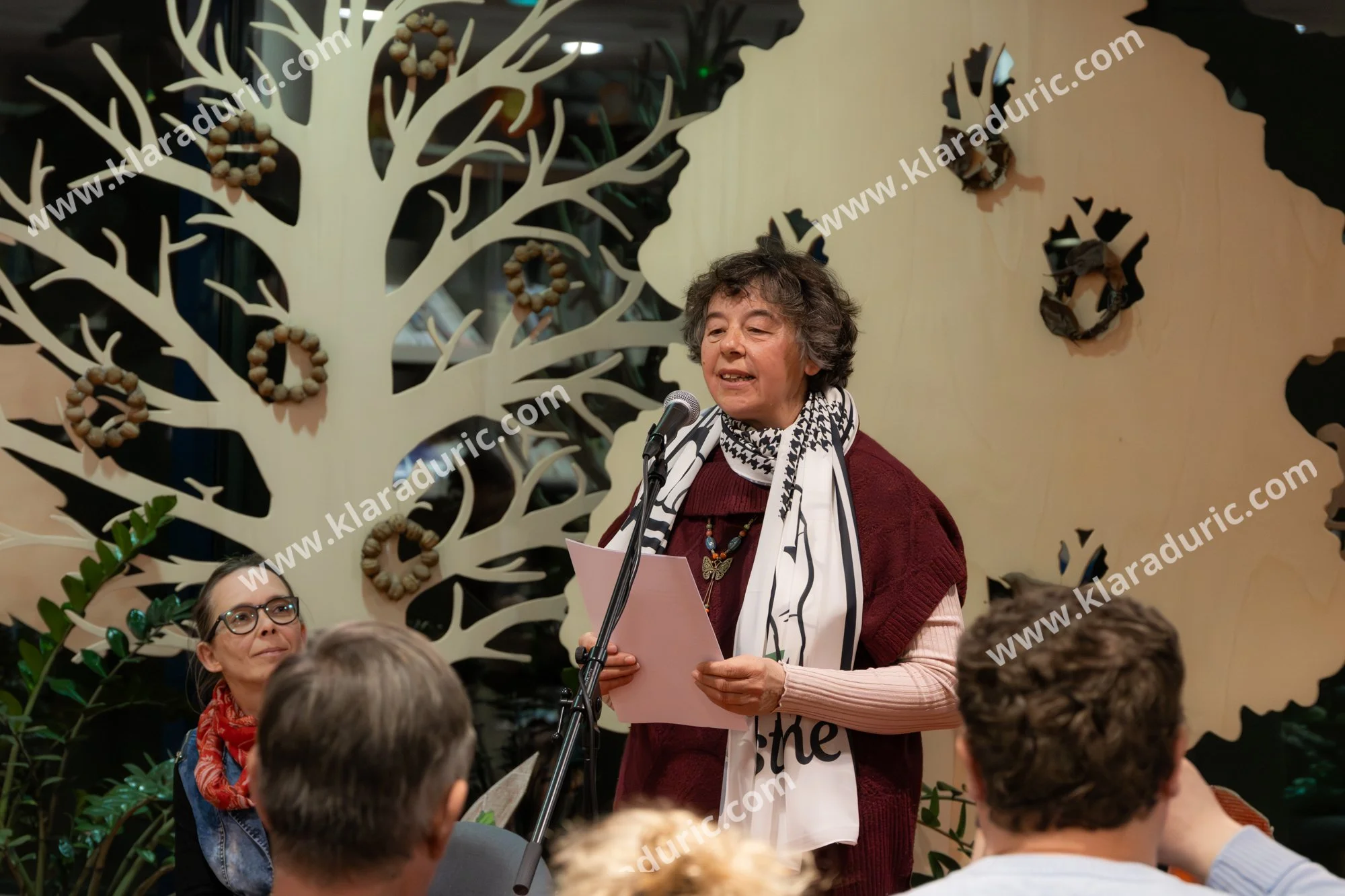 Predstavitev zbornika Tukaj in zdaj / Založba Cajt