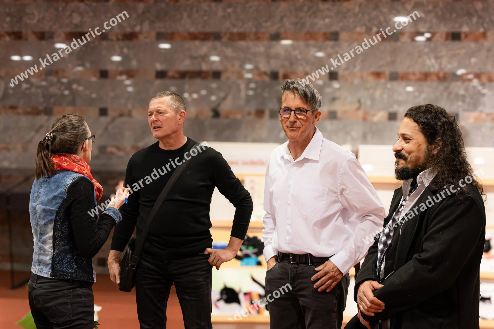 Predstavitev zbornika Tu in zdaj / Založba Cajt