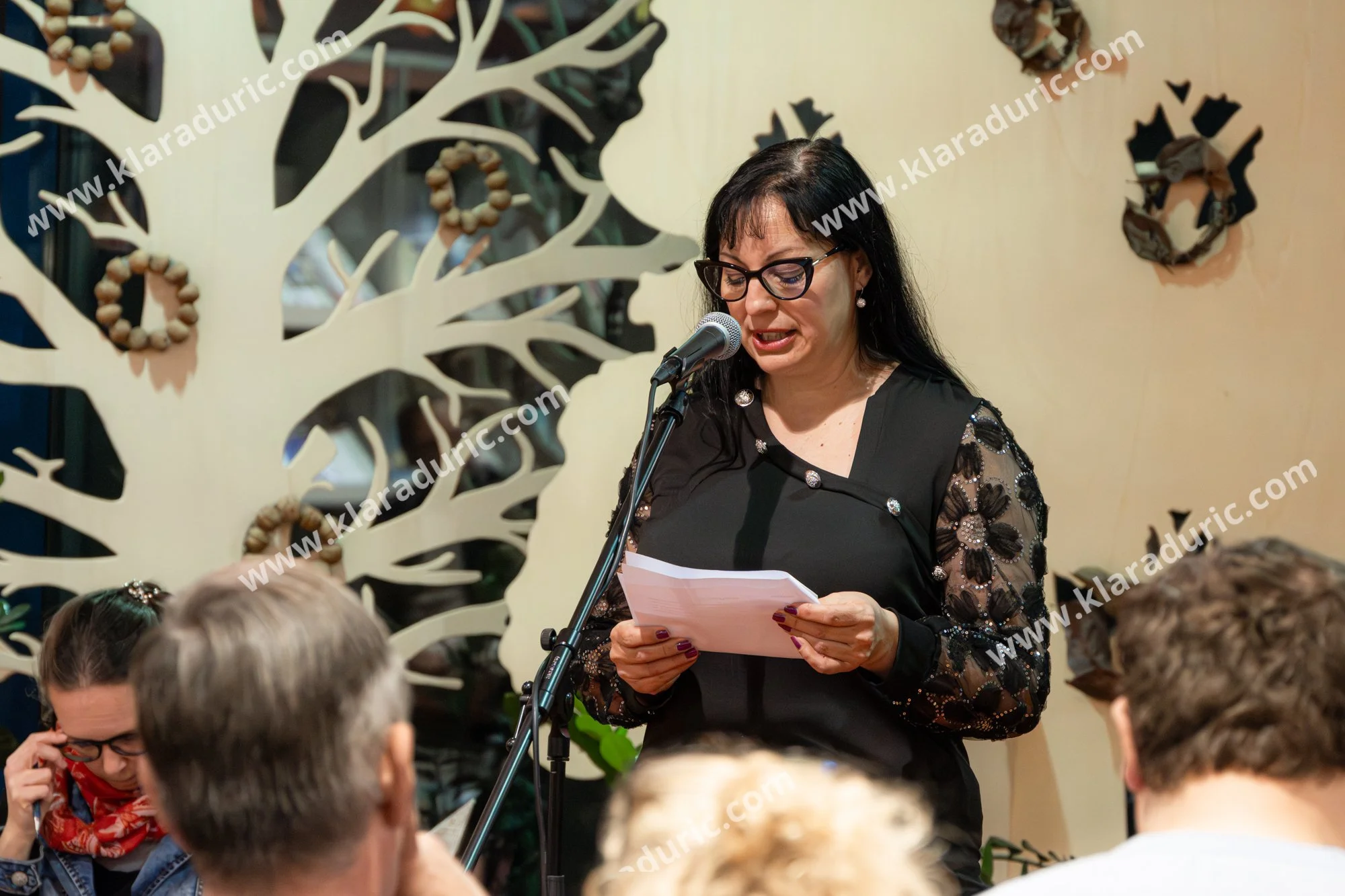 Predstavitev zbornika Tukaj in zdaj / Založba Cajt