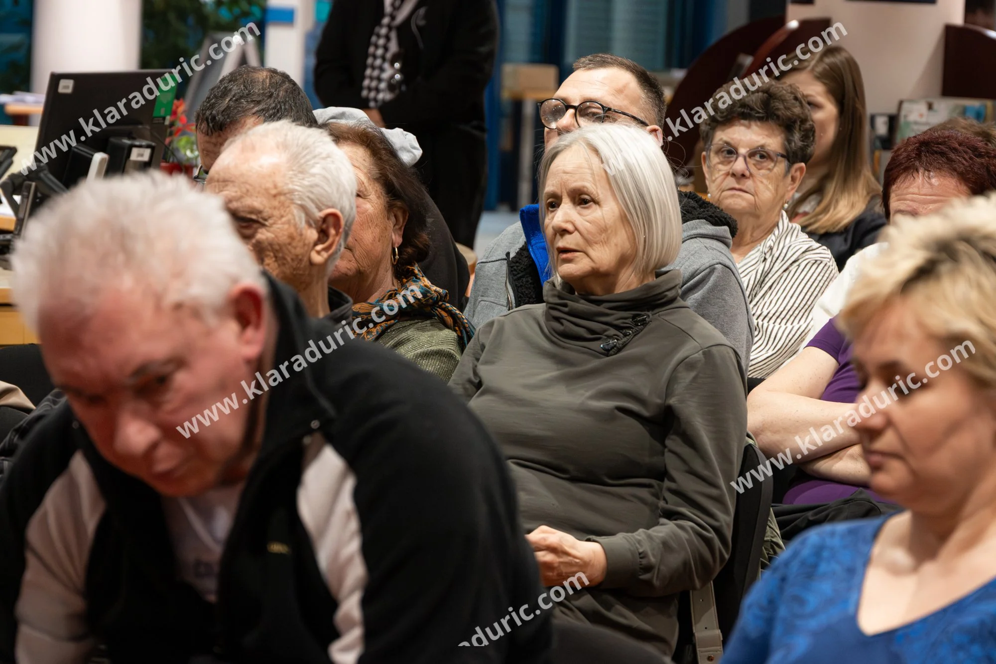 Predstavitev zbornika Tu in zdaj / Založba Cajt