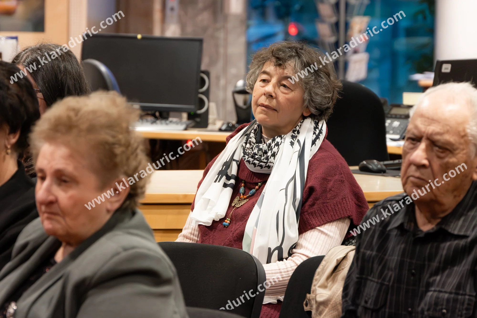 Predstavitev zbornika Tu in zdaj / Založba Cajt